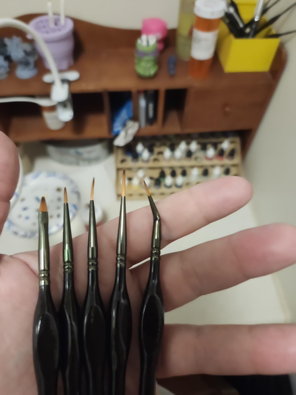 Nicpro 16 PCS Miniature Paint Brushes, Fine Tip Micro Model Detail Paint Brush Set for Acrylic Watercolor Oil, Paint by Number, Models, Miniatures, Craft, Rock Painting - with Container customer photo 2