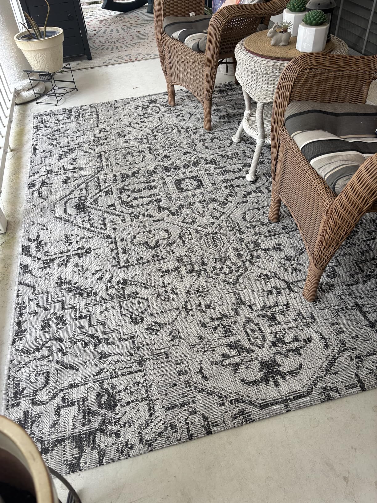 JONATHAN Y Boho Medallion Indoor Outdoor Area Rug 5X8 Navy/Gray, Estrella Textured Weave for Backyard, Patio, Porch, Easy-Cleaning, High Traffic, Pet-Friendly, Non-Shedding (SMB105B-5) customer photo 1