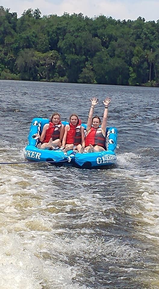 Serenelife Inflatable Towable Tube for Boating - 2-4 Person, 4500 lbs Pulling Capacity, Deck Seats & Backrest, Premium Nylon Cover, Grab Handles, Front/Back Tow Points, Speed Safety Valve customer photo 1