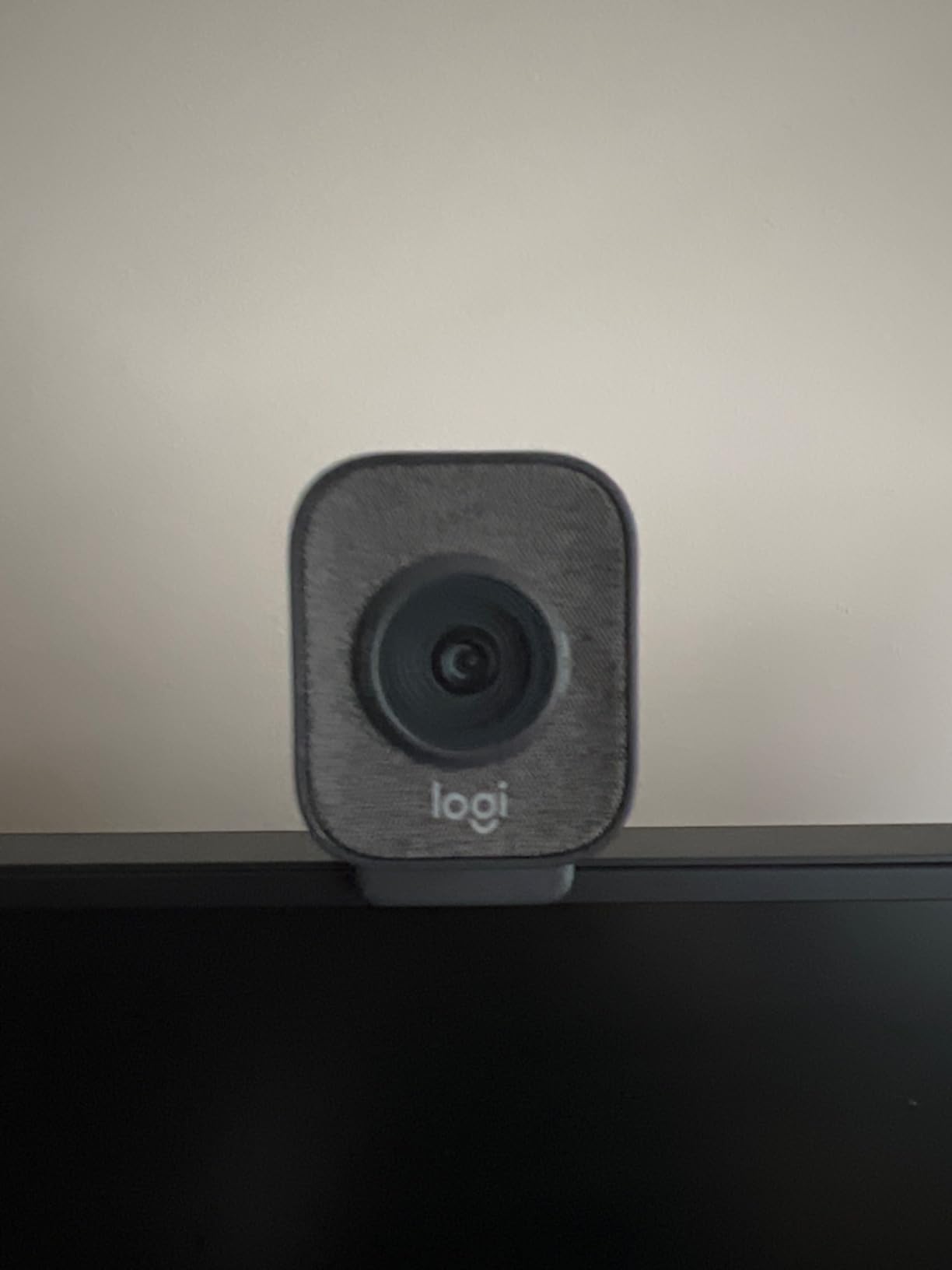 Logitech StreamCam Premium Webcam for Streaming and Content Creation, Full HD 1080p 60 fps customer photo 1