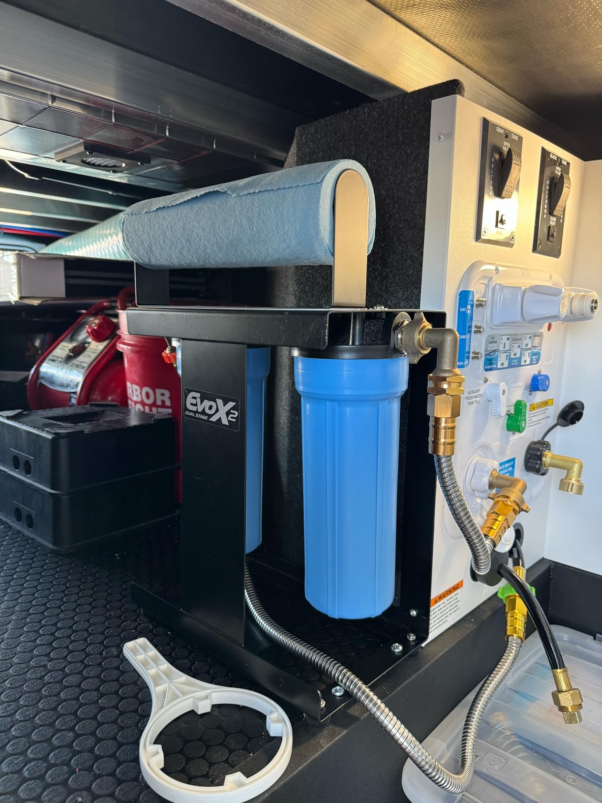Camco EVO X2 Dual Stage Camper/RV Water Filter Kit - 2 Stage Filtration w/KDF & GAC - Filters Out Bad Taste, Odors, Lead, Bacteria & More - Replaceable Filters (40639) customer photo 2