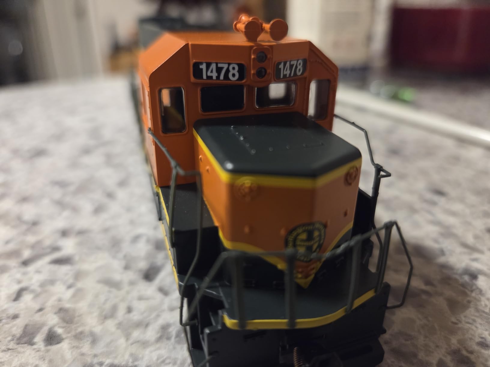 Walthers Trainline EMD GP15-1-Standard DC-Union Pacific(R) (Yellow, Gray, red) 931-2505 HO Scale Model Railroad - Locomotive Model customer photo 1