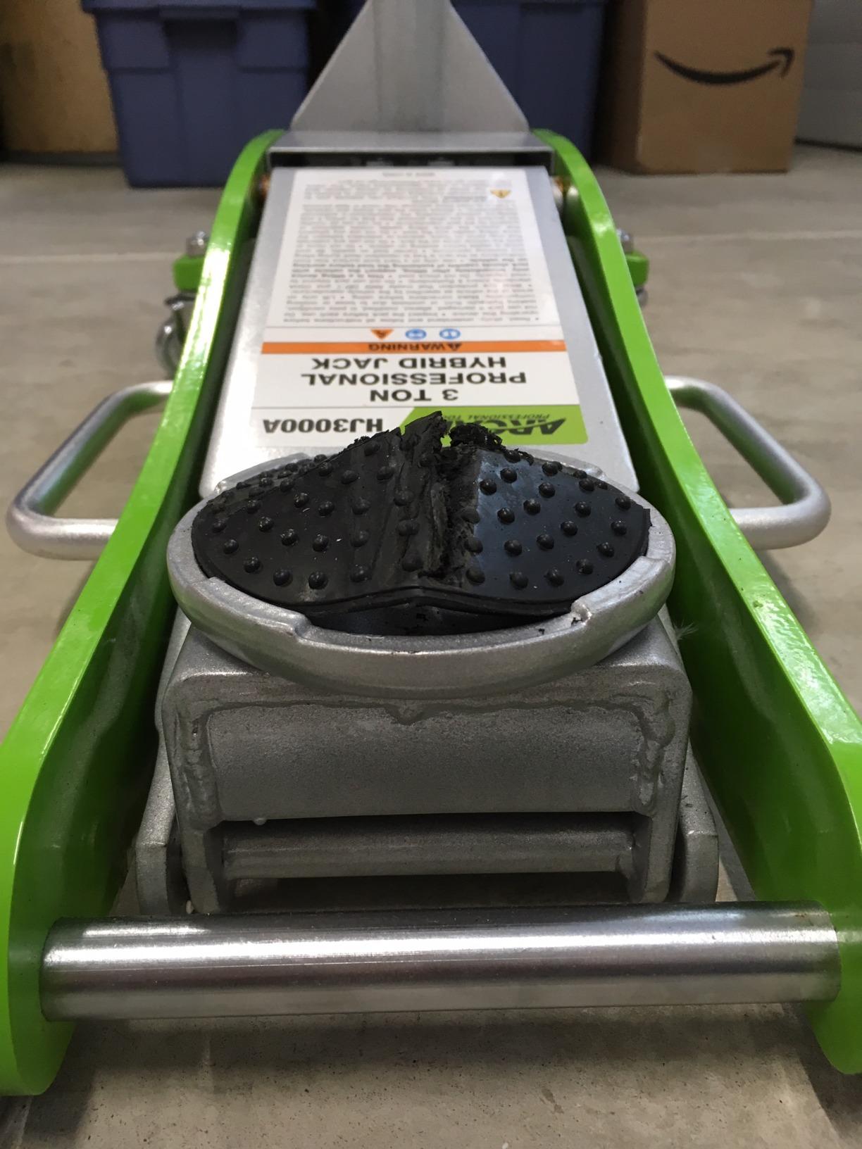 ARCAN 3-Ton Hybrid Aluminum and Steel Low Profile Floor Jack with Dual Pump Pistons, Reinforced Lift Arm, Rubber Saddle Protection, and Side Carry Handle, Model A20004 customer photo 1