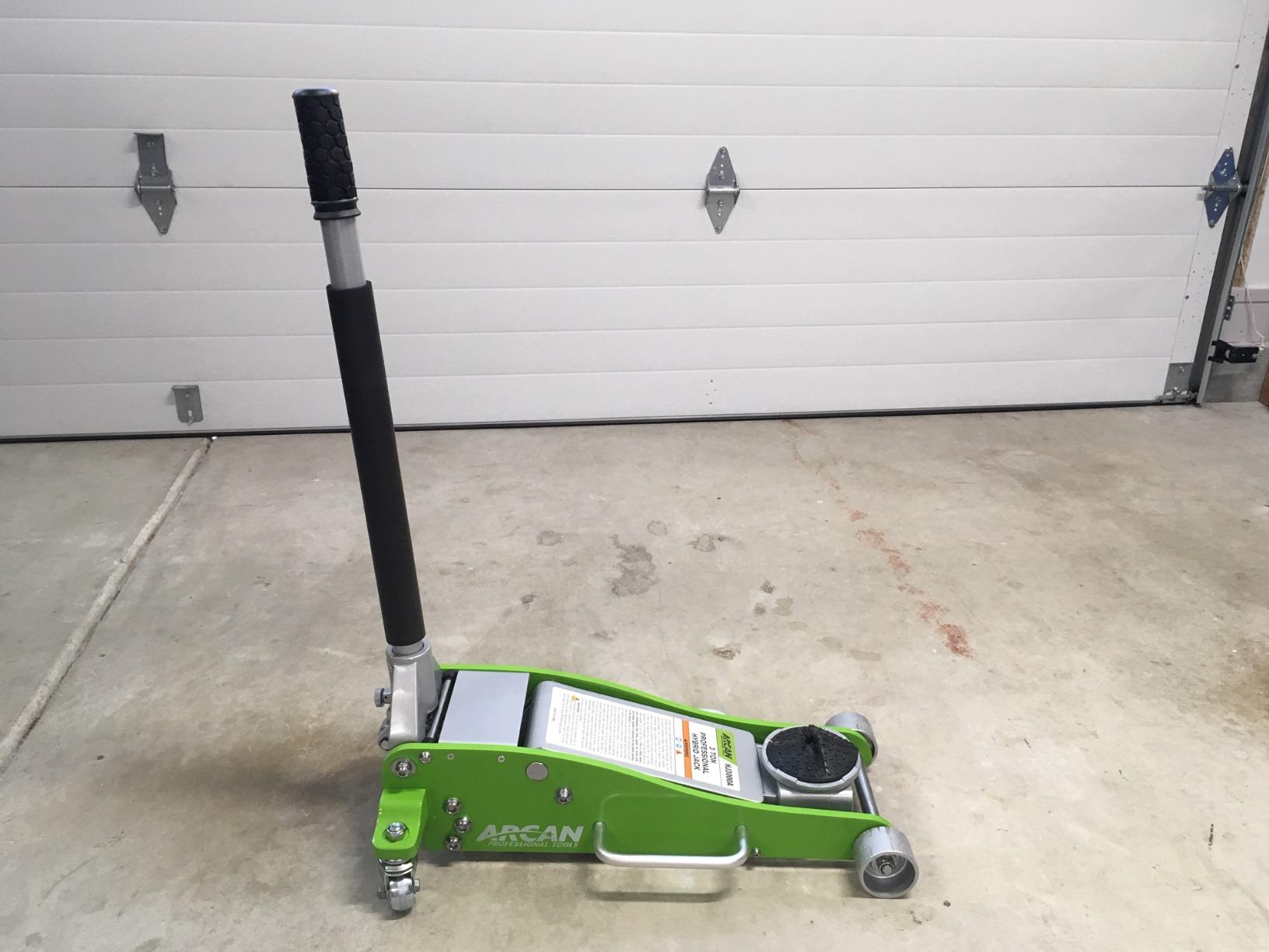 ARCAN 3-Ton Hybrid Aluminum and Steel Low Profile Floor Jack with Dual Pump Pistons, Reinforced Lift Arm, Rubber Saddle Protection, and Side Carry Handle, Model A20004 customer photo 2