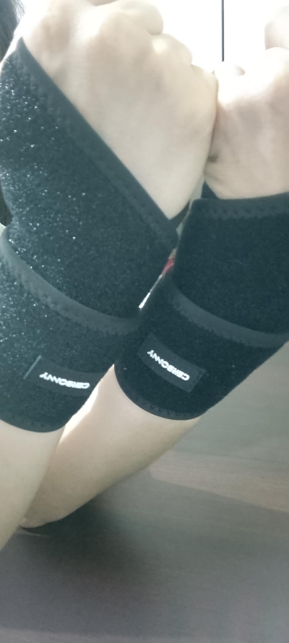 CERBONNY Carpal Tunnel Wrist Brace,2Pack Wrist Support Brace Adjustable Wrist Strap Reversible Wrist Brace for Sports Protecting/Tendonitis Pain Relief/Carpal Tunnel/Arthritis-Right&Left customer photo 1