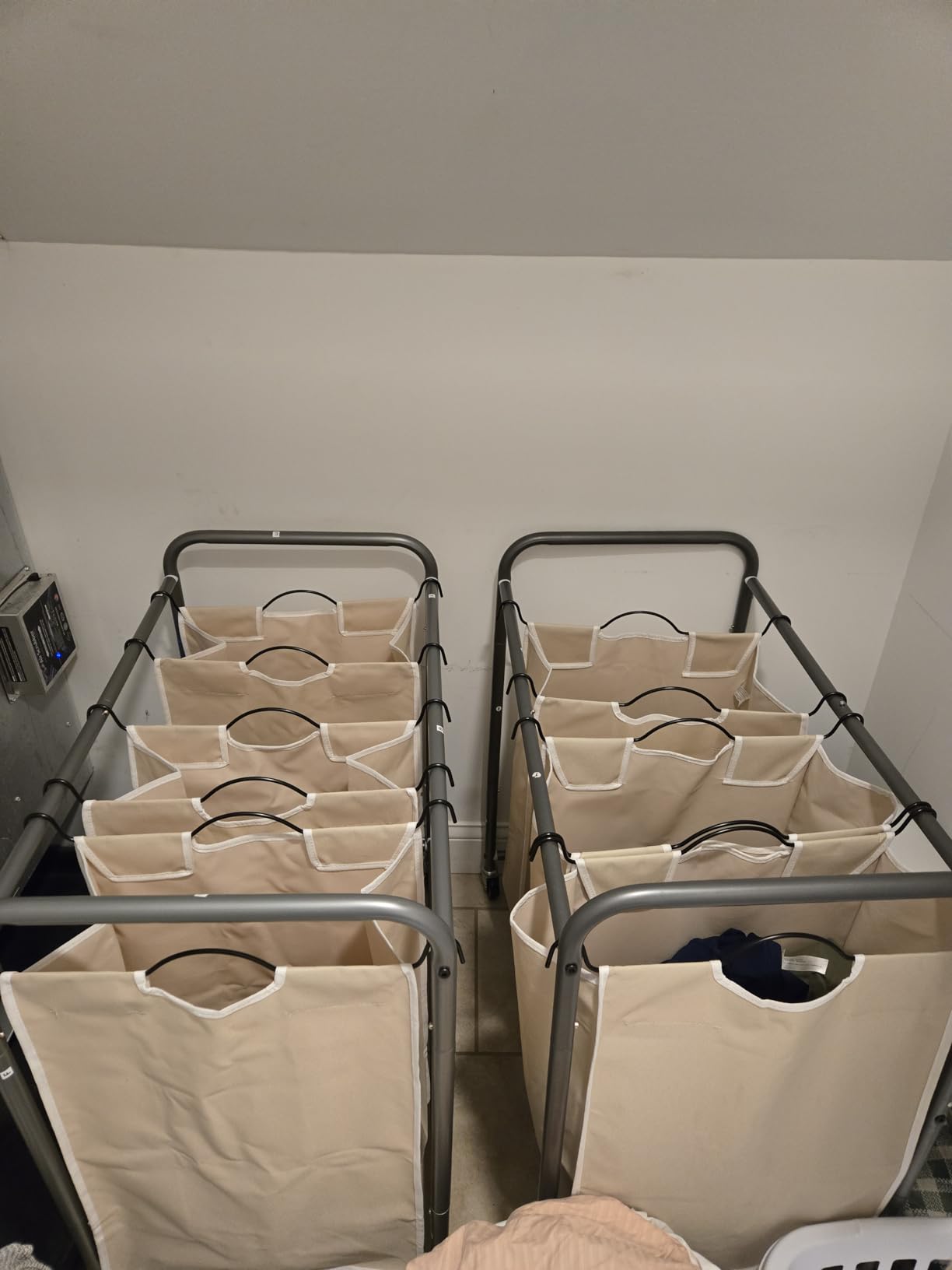 STORAGE MANIAC 3 Section Laundry Sorter, 35.6 Gal (135 L) Laundry Hamper Cart with Heavy Duty Rolling Lockable Wheels and Removable Bags, Clothes Organizer Basket Clothes Separator Hamper, Gray customer photo 2