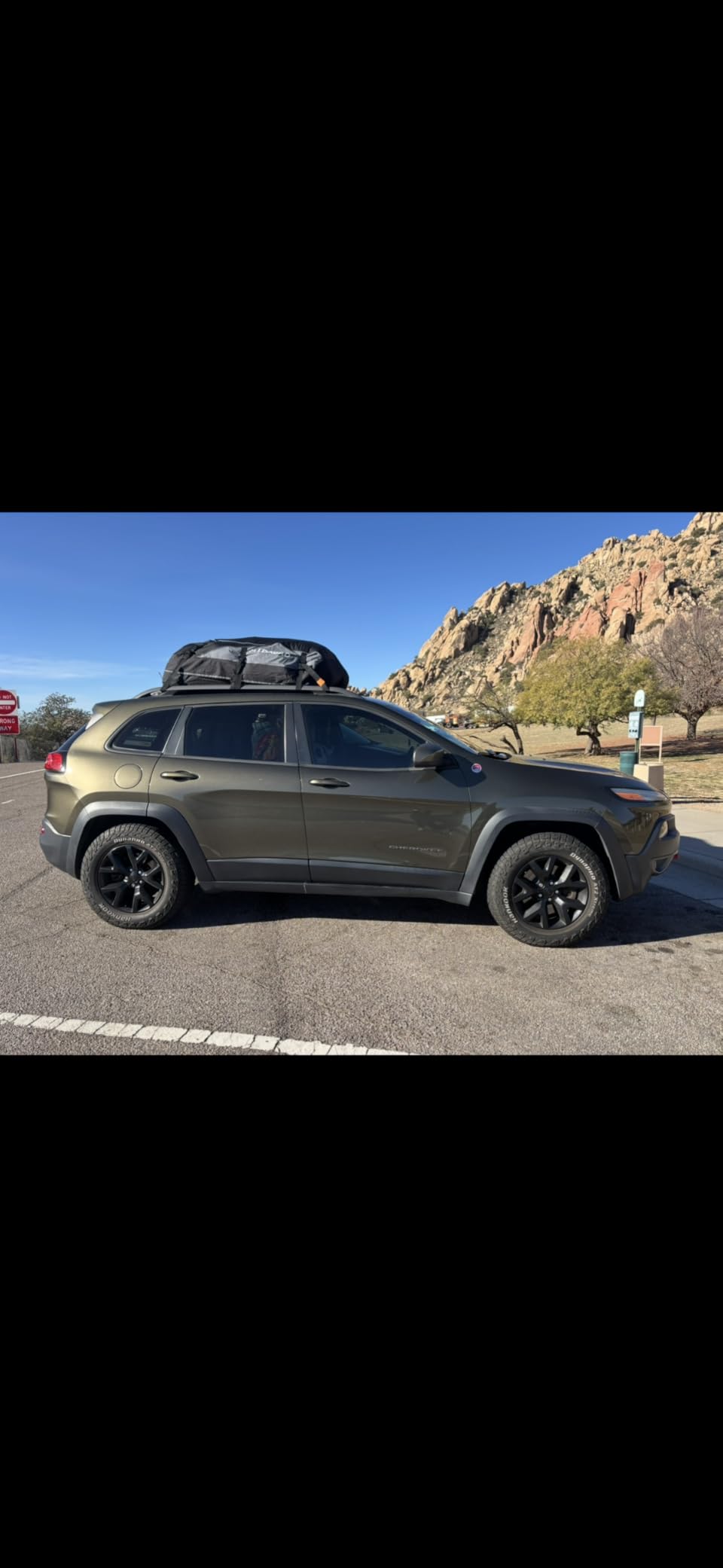 MIDABAO 20 Cubic Waterproof Duty Car Roof Top Carrier-Car Cargo Roof Top Bag, Waterproof & Coated Zippers includes Anti Slip Mat with or without Racks (20 Cubic Feet) customer photo 1