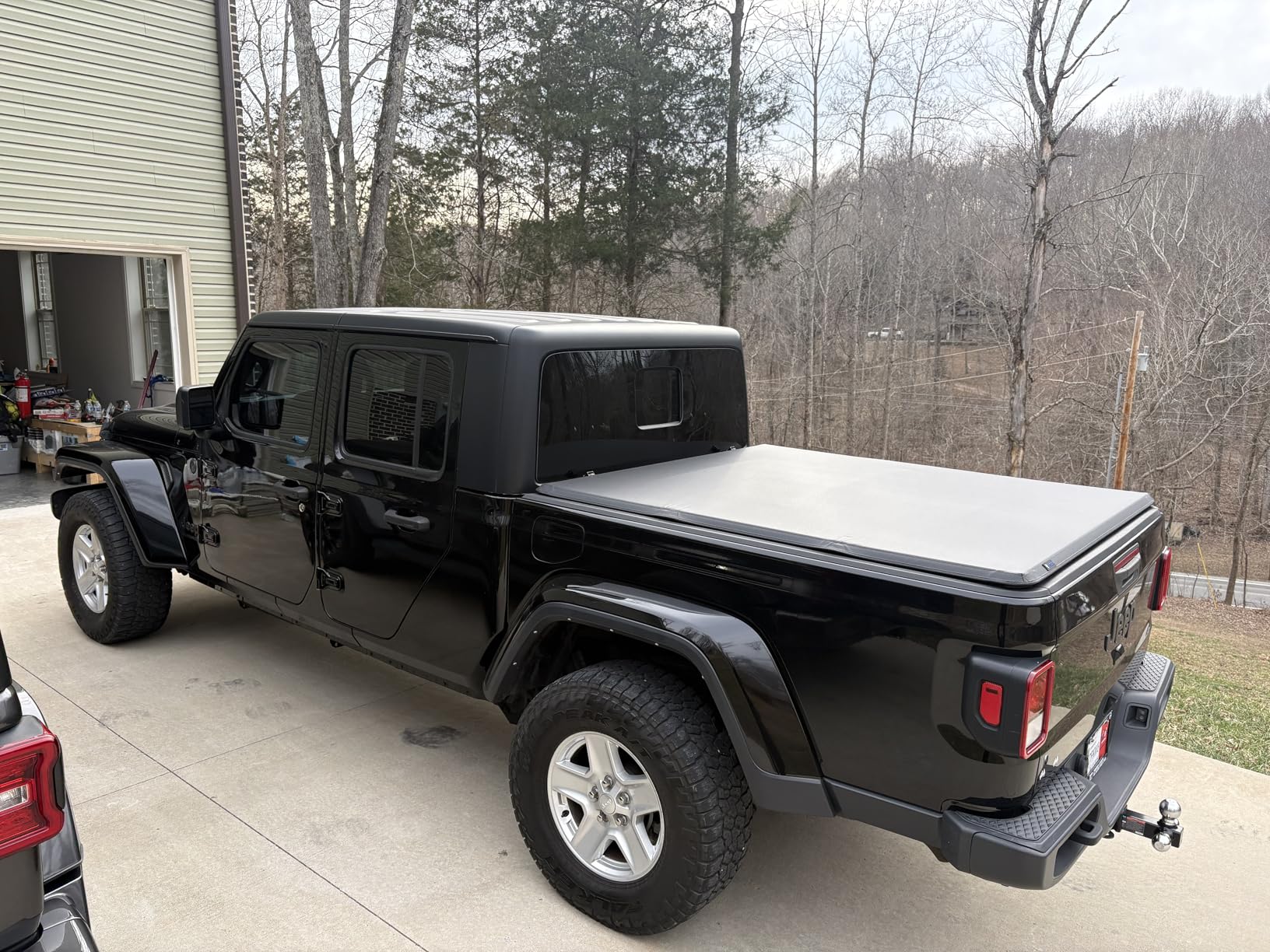 Tyger Auto T3 Soft Tri-fold Truck Bed Tonneau Cover Compatible with 2020-2026 Jeep Gladiator JT | 5' (60