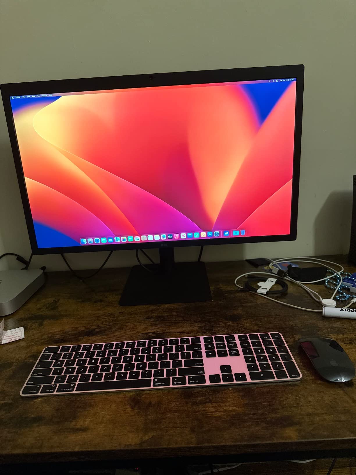 LG 27MD5KL-B Ultrafine 27-inch IPS LCD 5K UHD Monitor (Renewed) customer photo 1