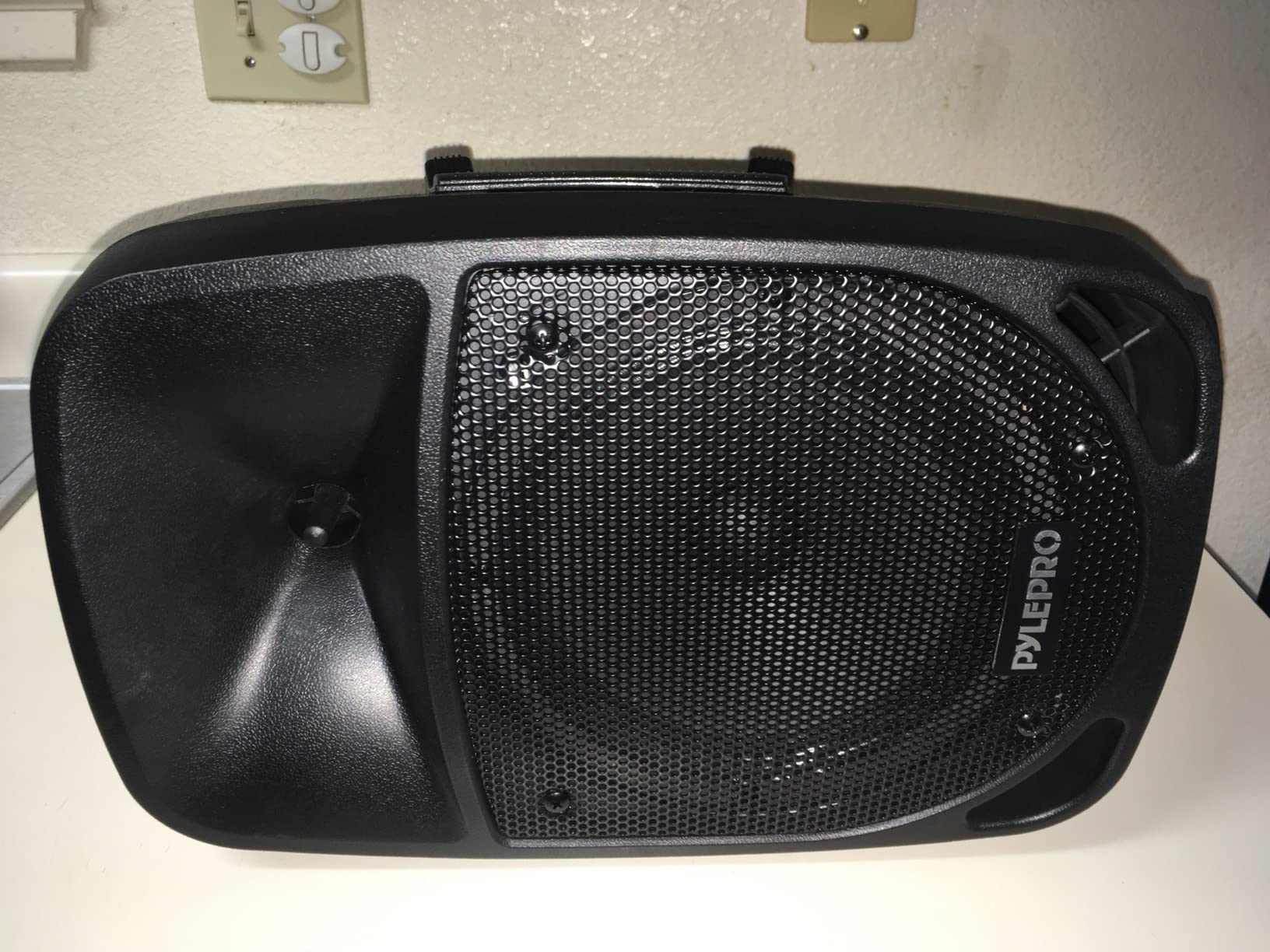 Pyle PSBT105A - 1000W Portable Bluetooth PA Speaker, 10'' Subwoofer, UHF Wireless Mic, MP3/USB/SD, Rechargeable Battery, LED Battery Indicator Lights, Black customer photo 2