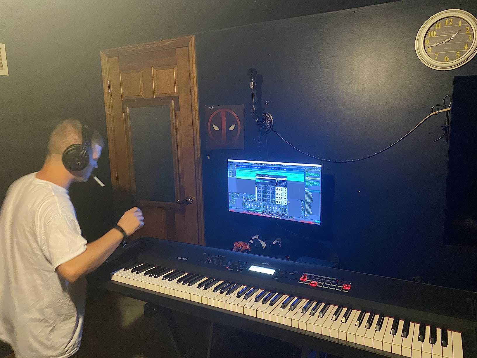 Korg Kross 2-88-MB 88-key Synthesizer Workstation - Super Matte Black customer photo 1