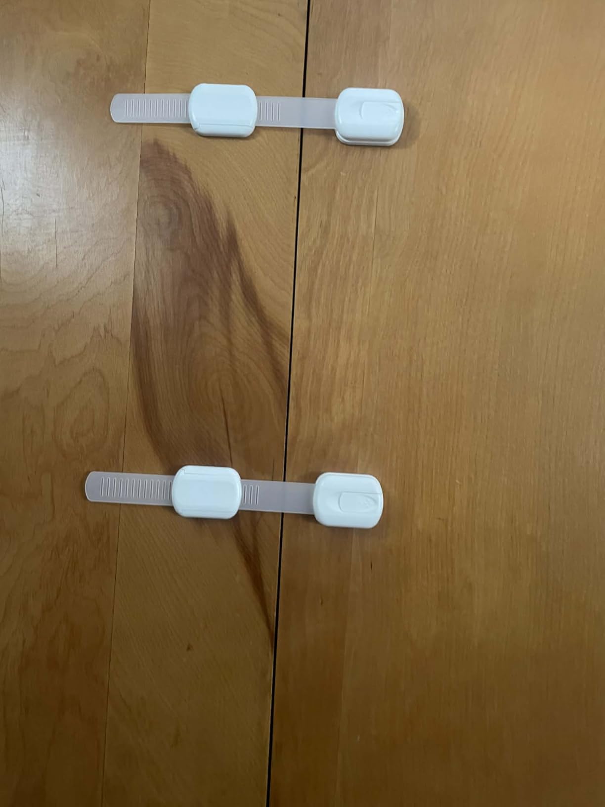 12 Pack Vmaisi Multi-Use Adhesive Straps Locks - Childproofing Baby Proofing Cabinet Latches for Drawers, Fridge, Dishwasher, Toilet Seat, Cupboard, Oven,Trash Can, No Drilling (White) (12) customer photo 1