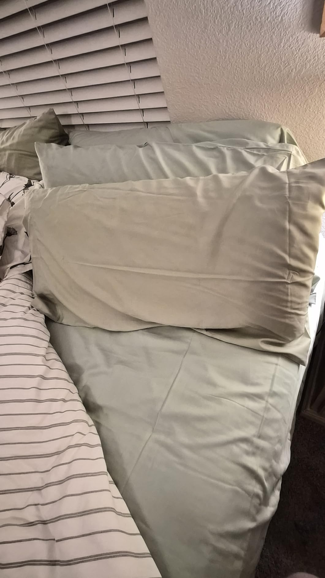 Bedsure Queen Sheet Set, Cooling Sheets for Queen Size Bed Set, Rayon Derived from Bamboo, Breathable & Soft, Deep Pocket Up to 16