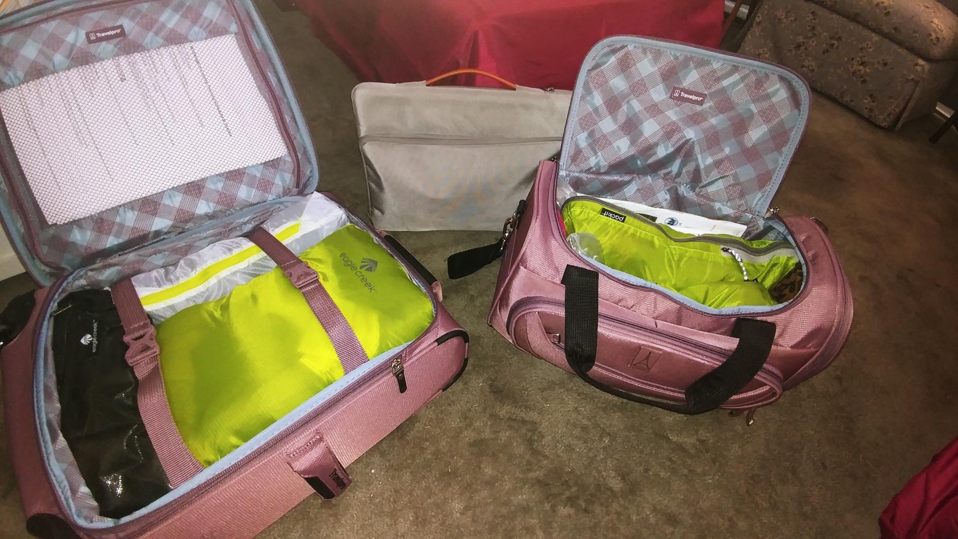 Travelpro Maxlite 5 Softside Expandable Luggage with 4 Spinner Wheels, Lightweight Suitcase, Men and Women, Black, 2-Piece Set (21/25) customer photo 2