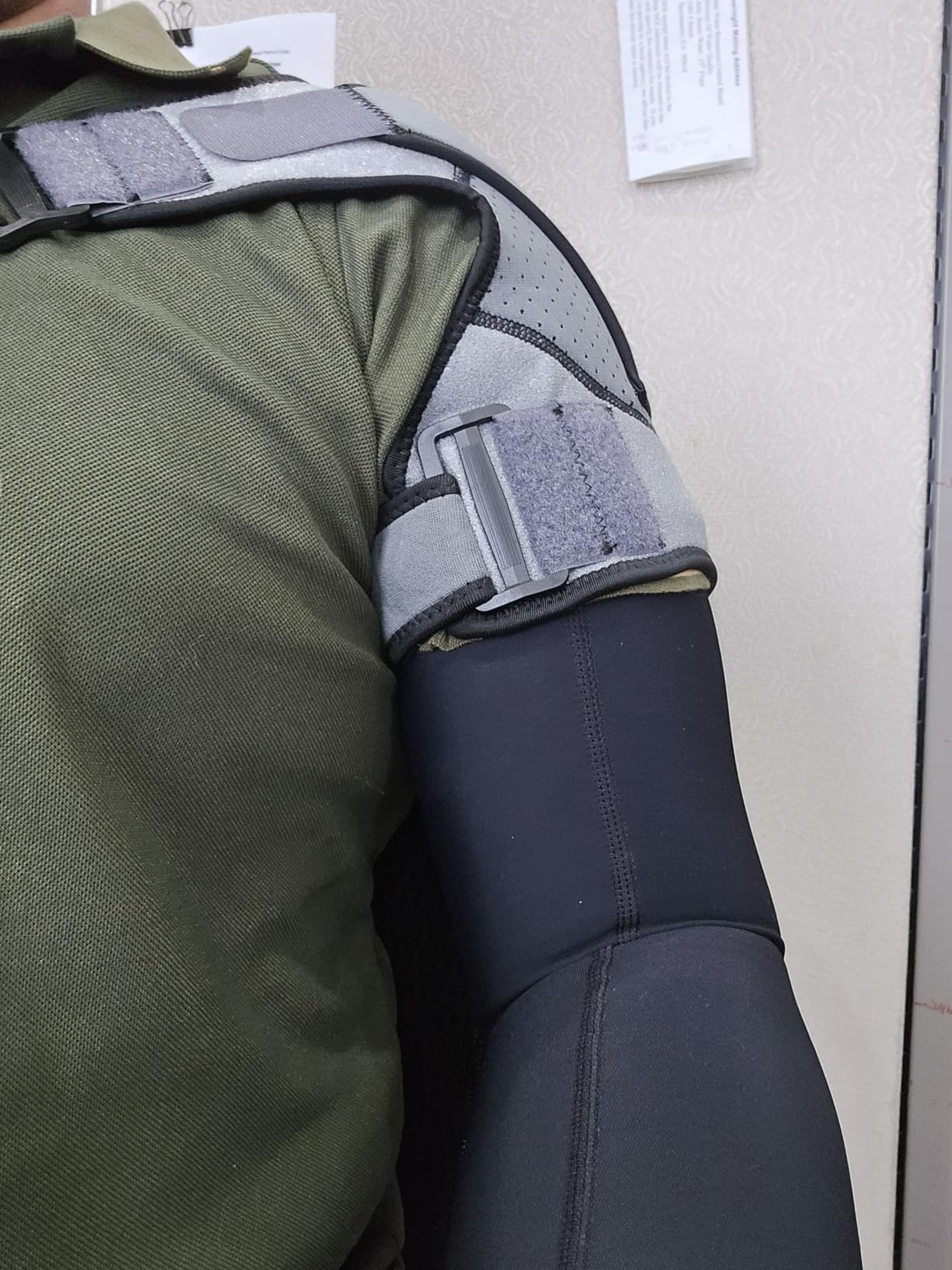 Sparthos Shoulder Brace - Adjustable Support Sleeve for Torn Rotator Cuff, AC Joint Relief, Shoulder Stability & Compression - Fits Bicep 10-14 in, Left or Right, Men & Women - Measure Before Purchase customer photo 2