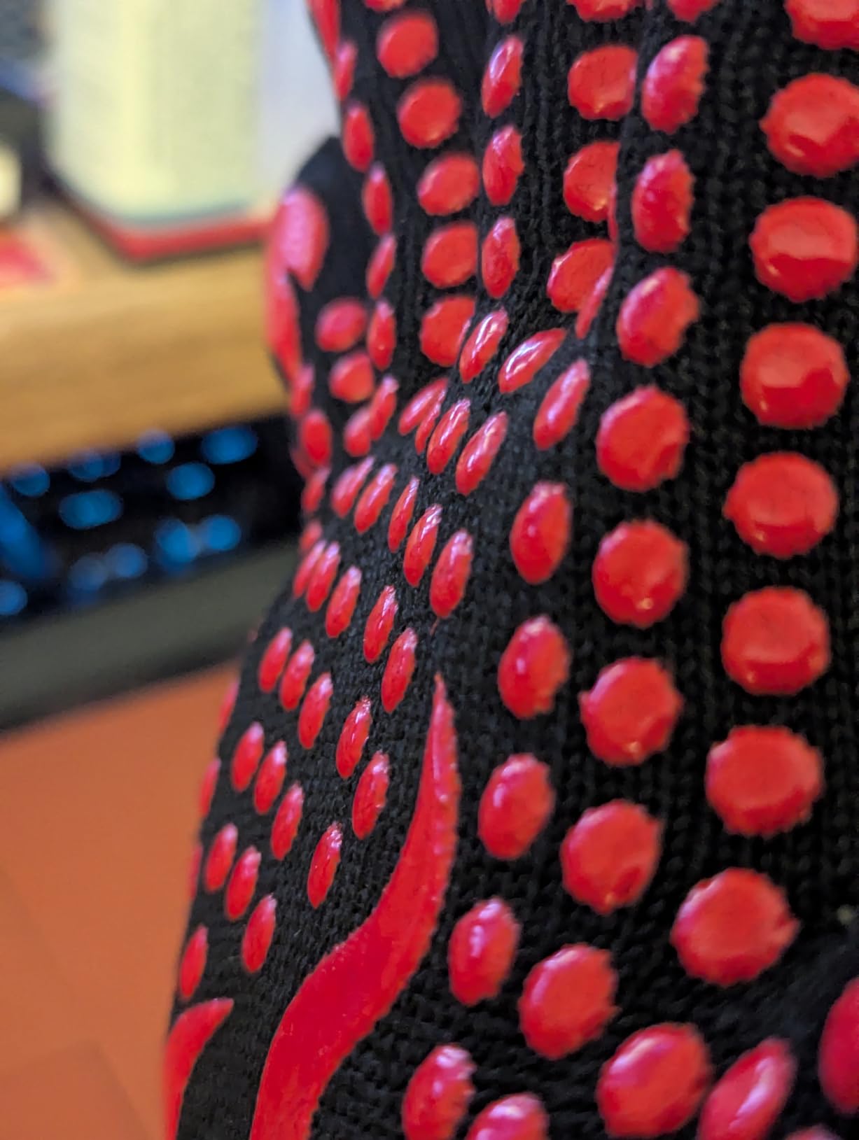 Comsmart BBQ Gloves, 1472 Degree F Heat Resistant Grilling Gloves Silicone Non-Slip Oven Gloves Long Kitchen Gloves for Barbecue, Cooking, Baking, Cutting customer photo 1