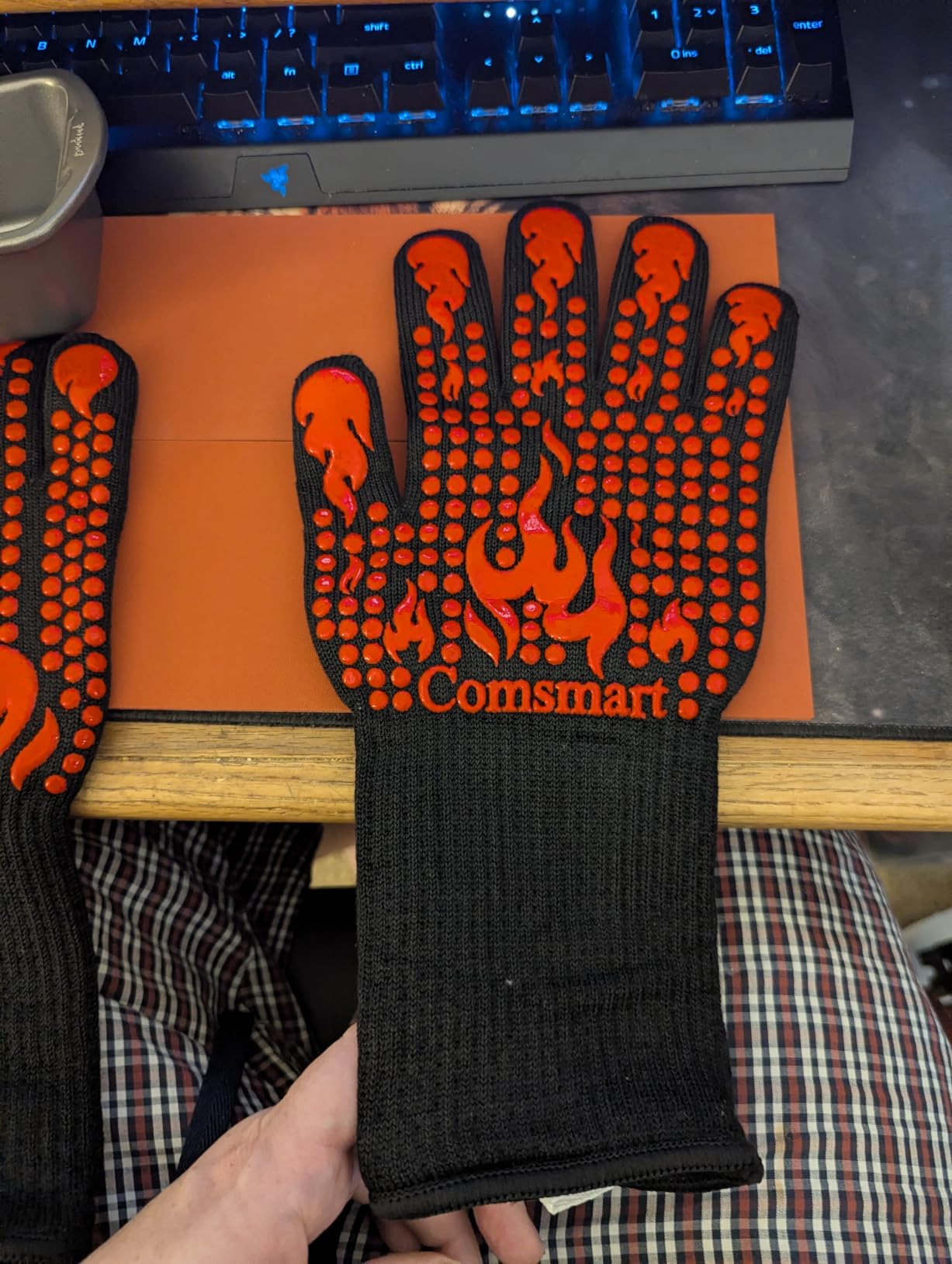 Comsmart BBQ Gloves, 1472 Degree F Heat Resistant Grilling Gloves Silicone Non-Slip Oven Gloves Long Kitchen Gloves for Barbecue, Cooking, Baking, Cutting customer photo 2