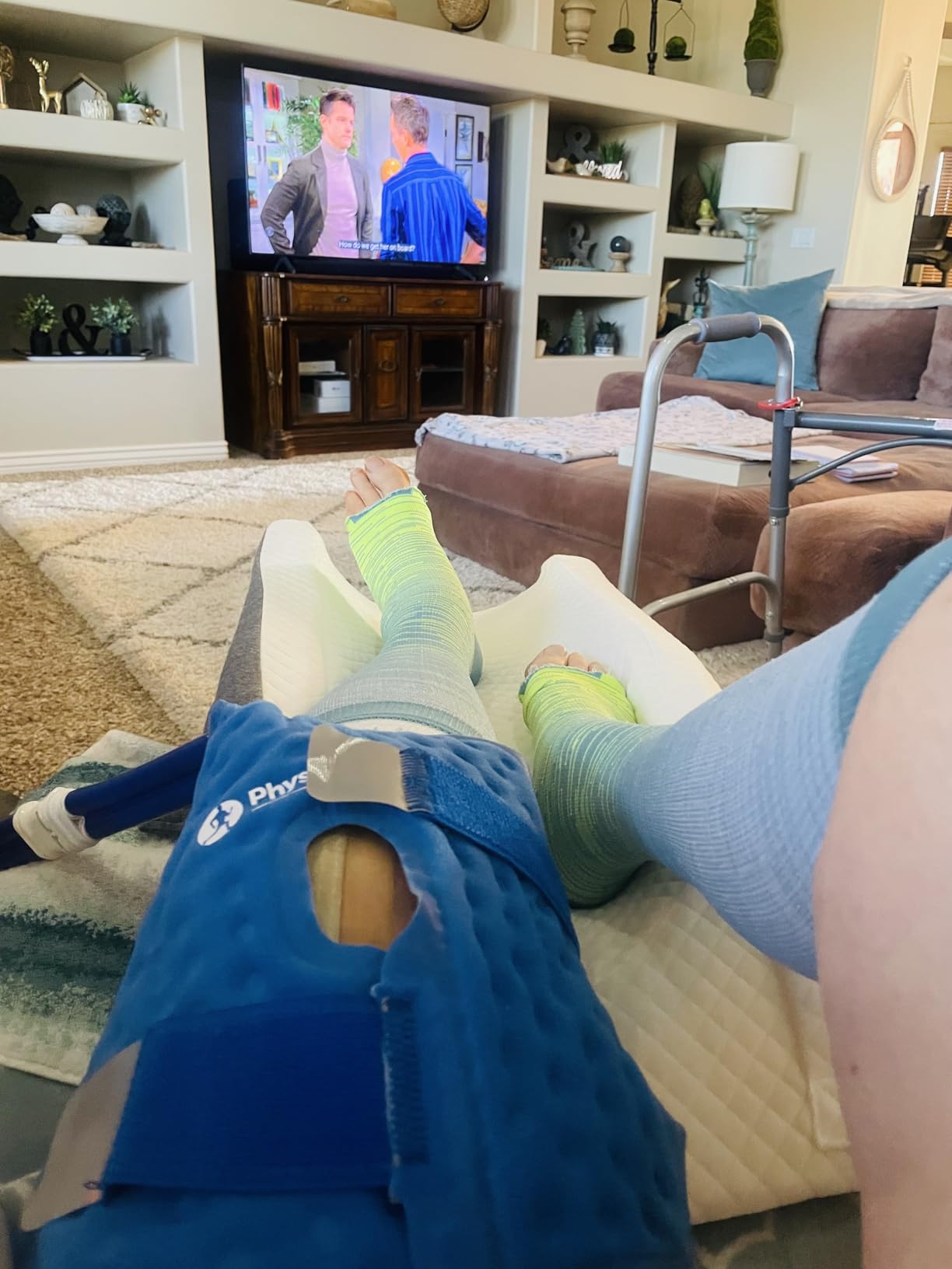 PhysioNatural Cold Therapy Ice Machine for Knee Surgery Recovery - Programmable Continuous Cryotherapy System with Adjustable Knee Pad for Post-Op Swelling, Sprains & Injuries customer photo 2