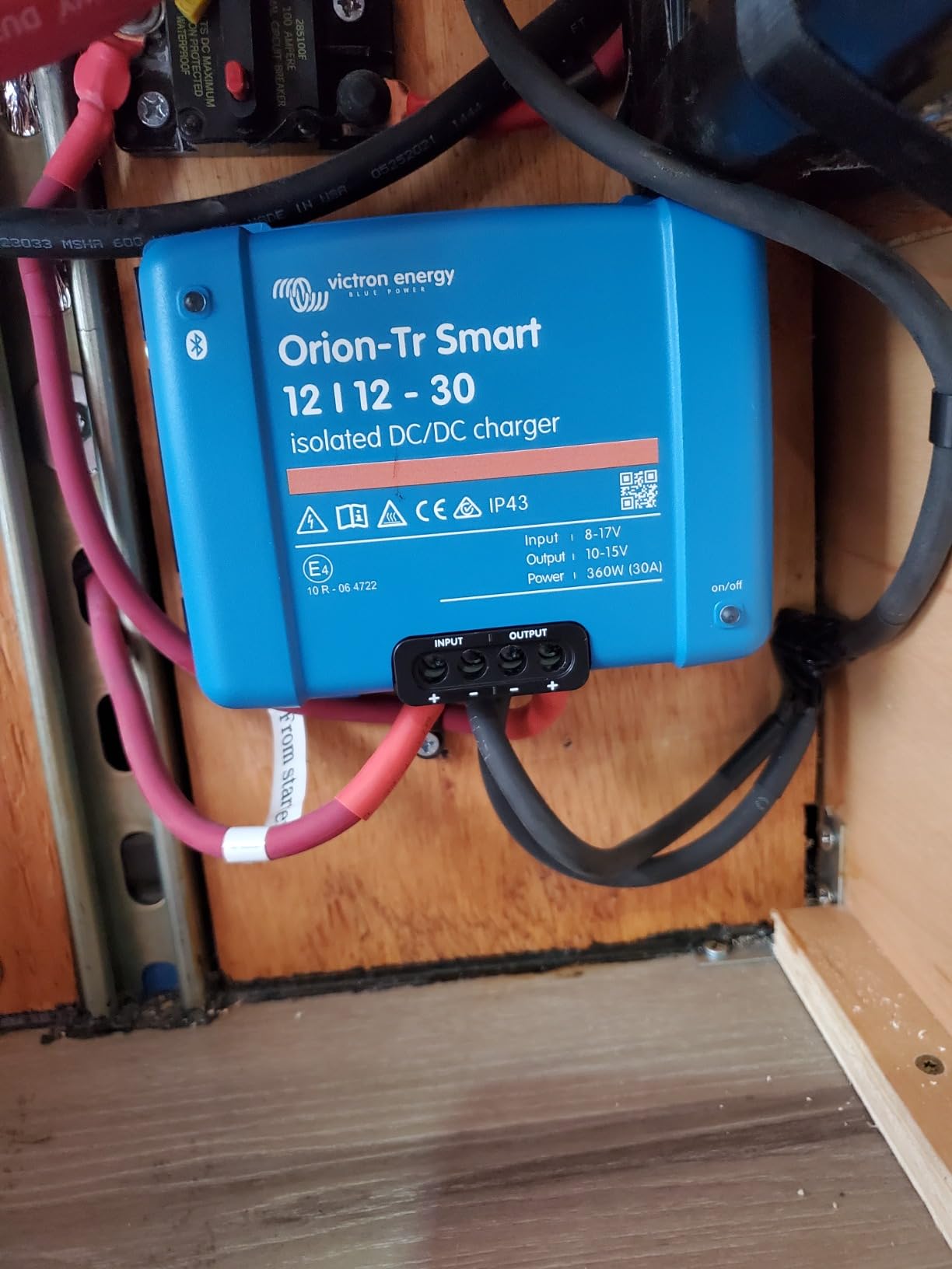 Victron Energy Orion-Tr Smart DC to DC Charger (Bluetooth) - 12/12-Volt 30 amp 360-Watt - Battery Charger for Dual Battery Systems - Isolated customer photo 2