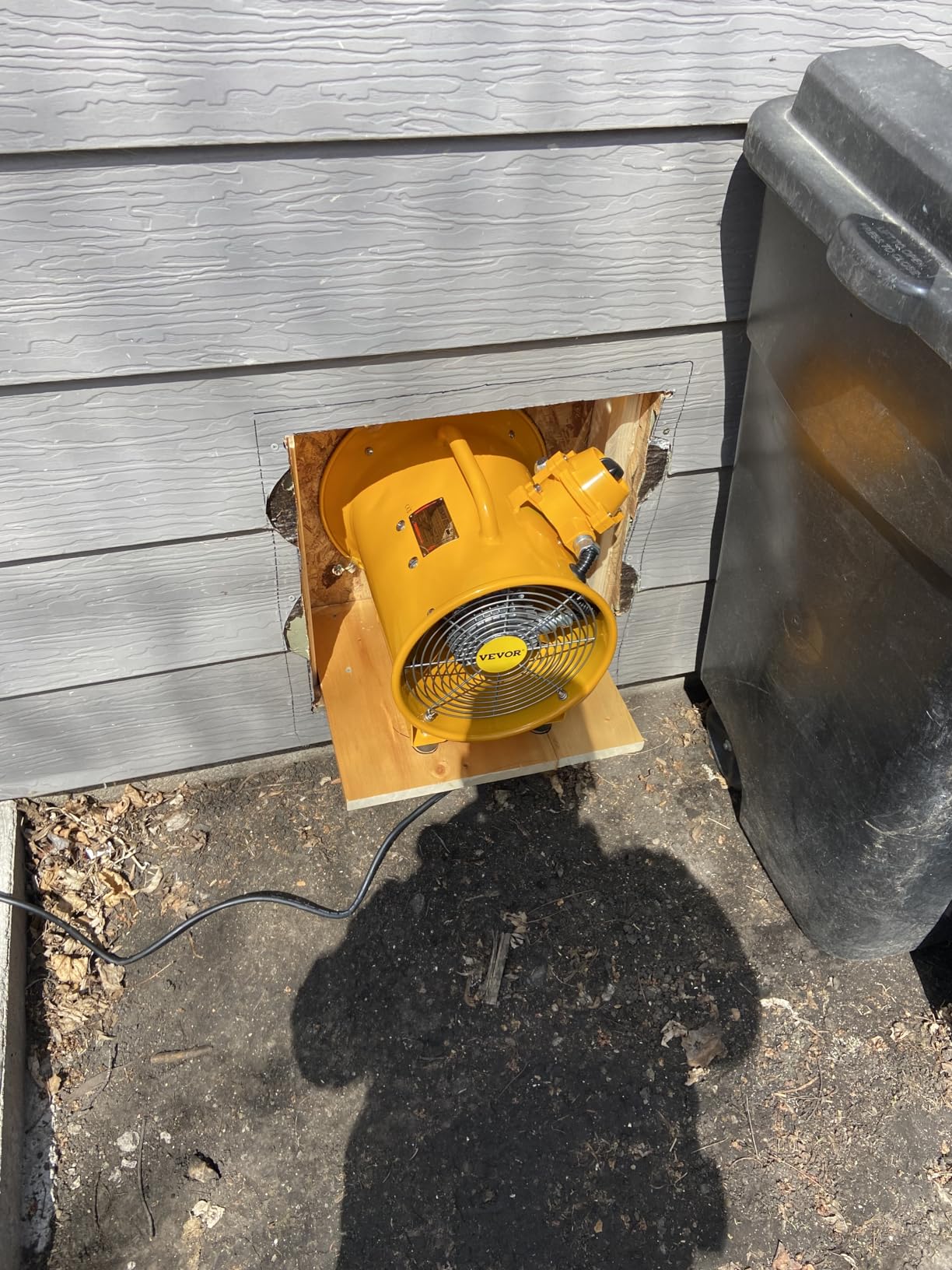 VEVOR Explosion Proof Fan 12 Inch, 550W, Industrial Portable Ventilator Blower/Exhaust with 9.8ft Light Cord -No Plug customer photo 1