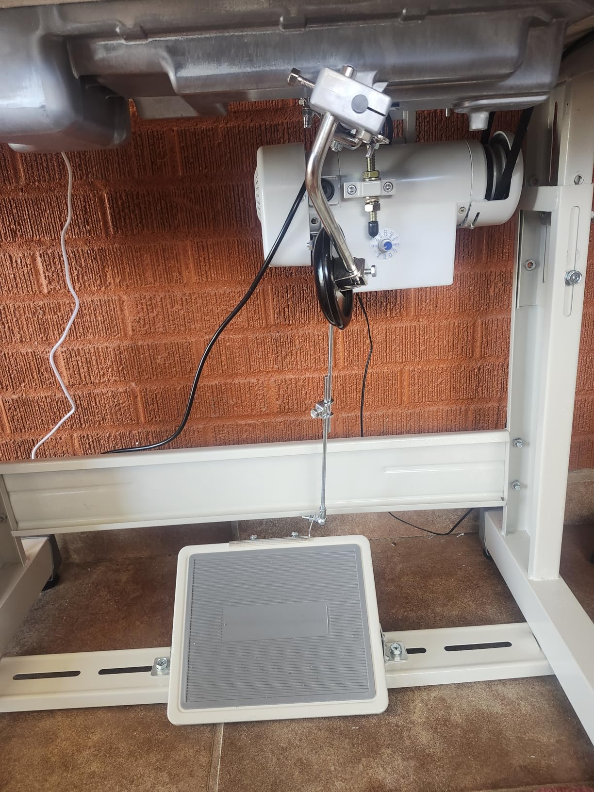 Industrial Sewing Machine Juki DDL-8100 Lockstitch Servo Motor + Table Stand Cut Juki DDL8700 + LED Lamp+ Commercial Grade Sewing Machine customer photo 1