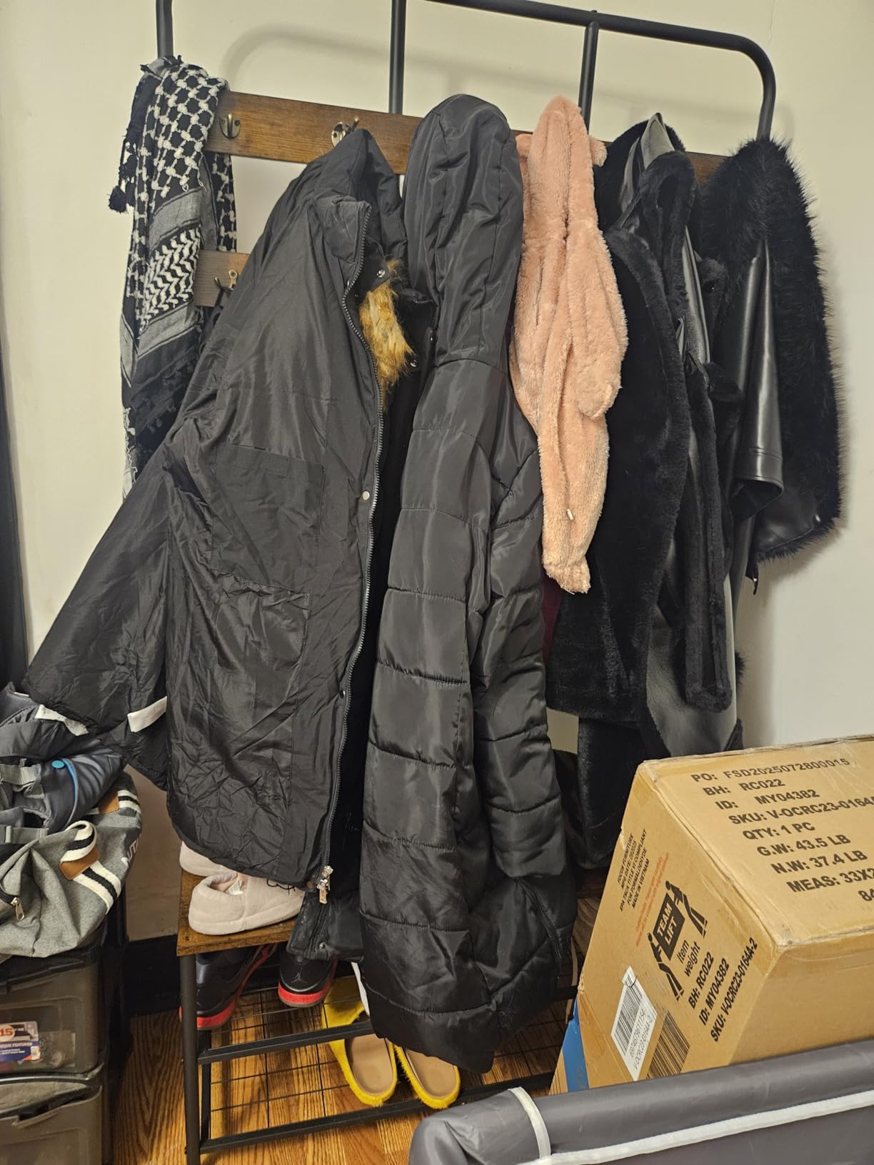 HOOBRO Hall Tree with Bench, Entryway Bench with Coat Rack, Mud Room Rack with 12 Double Hooks and Shoe Storage, Coat Tree, Shoe Rack Organizer, for Foyer, Front Door, Rustic Brown BF05MT01 customer photo 2