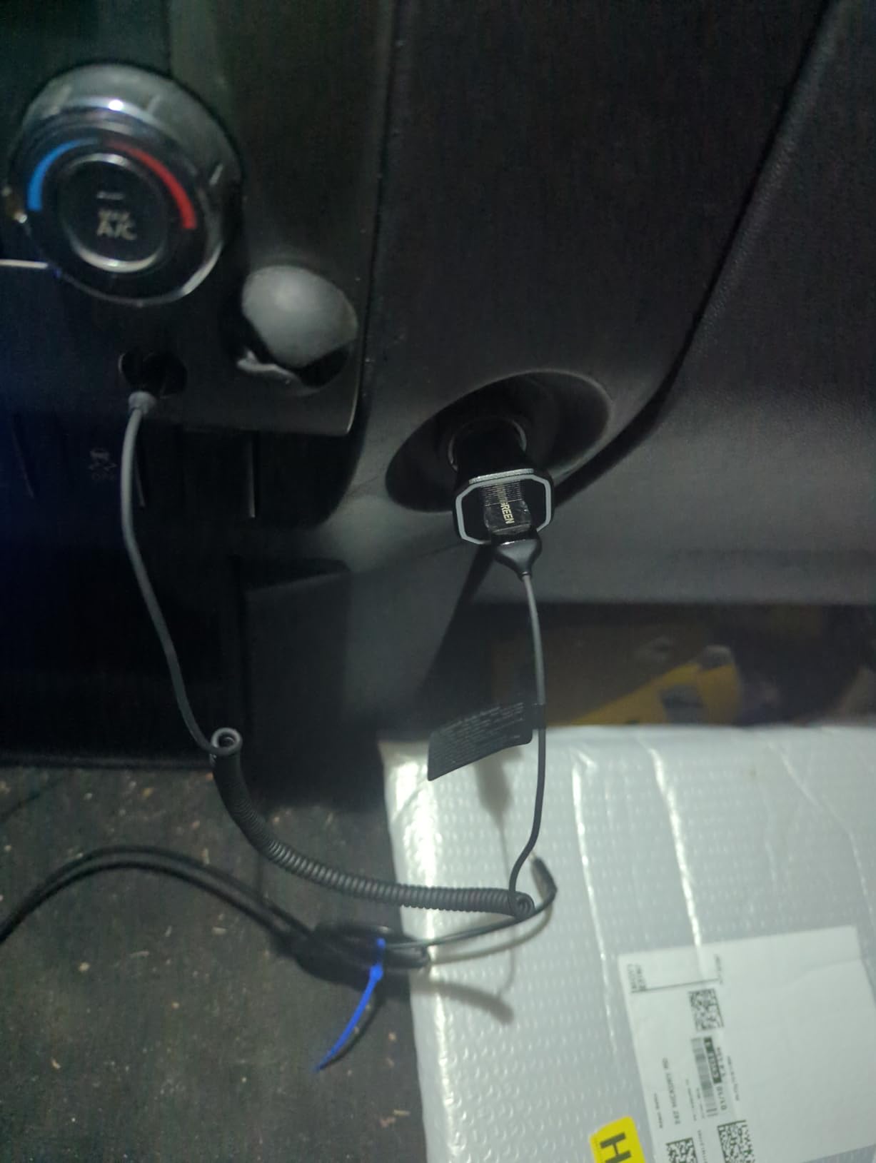 UGREEN Aux to Bluetooth 6.0 Adapter 3.5mm Bluetooth Receiver for Car USB 2.0 to 3.5mm Jack Kit with Built-in Microphone Aux Input for Hands-Free Calls Compatible with Car Speaker and Home Audio customer photo 2