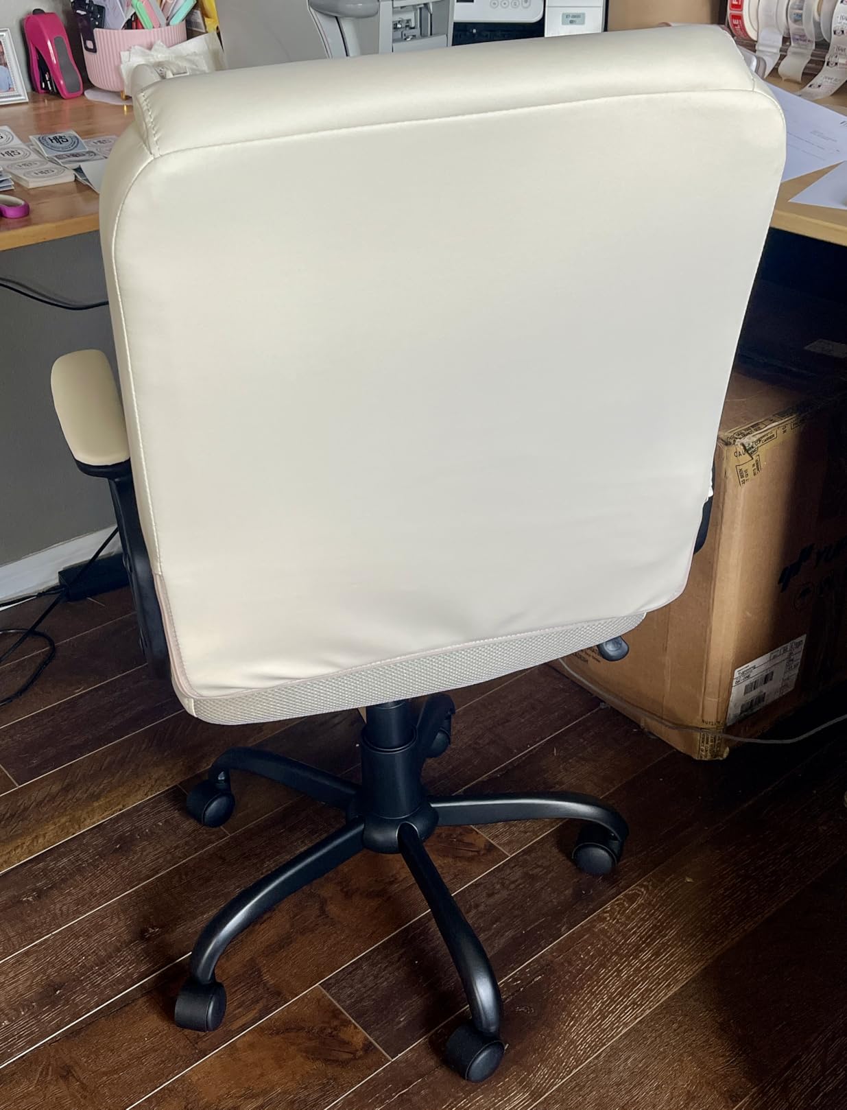 Amazon Basics Classic Puresoft PU Padded Mid-Back Office Desk Chair with Armrest customer photo 1