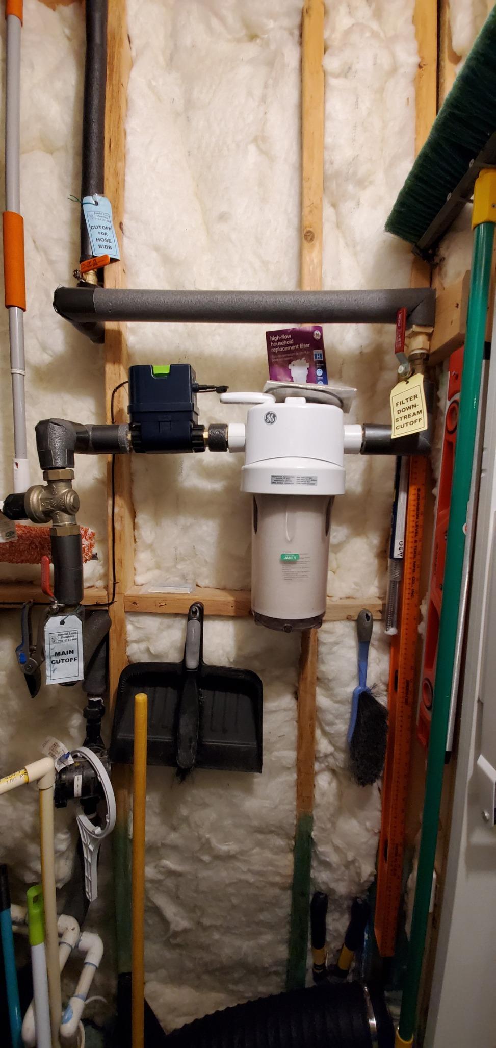 Moen Flo Smart Water Monitor and Automatic Shutoff Sensor, Wi-Fi Connected Water Leak Detector for 1-Inch Diameter Pipe, 900-006 customer photo 1