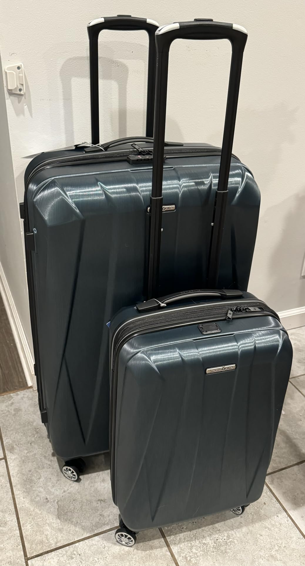Samsonite Centric 2 Hardside Expandable Luggage with Spinner Wheels, Emerald Green, 3-Piece Set (20/24/28) customer photo 1