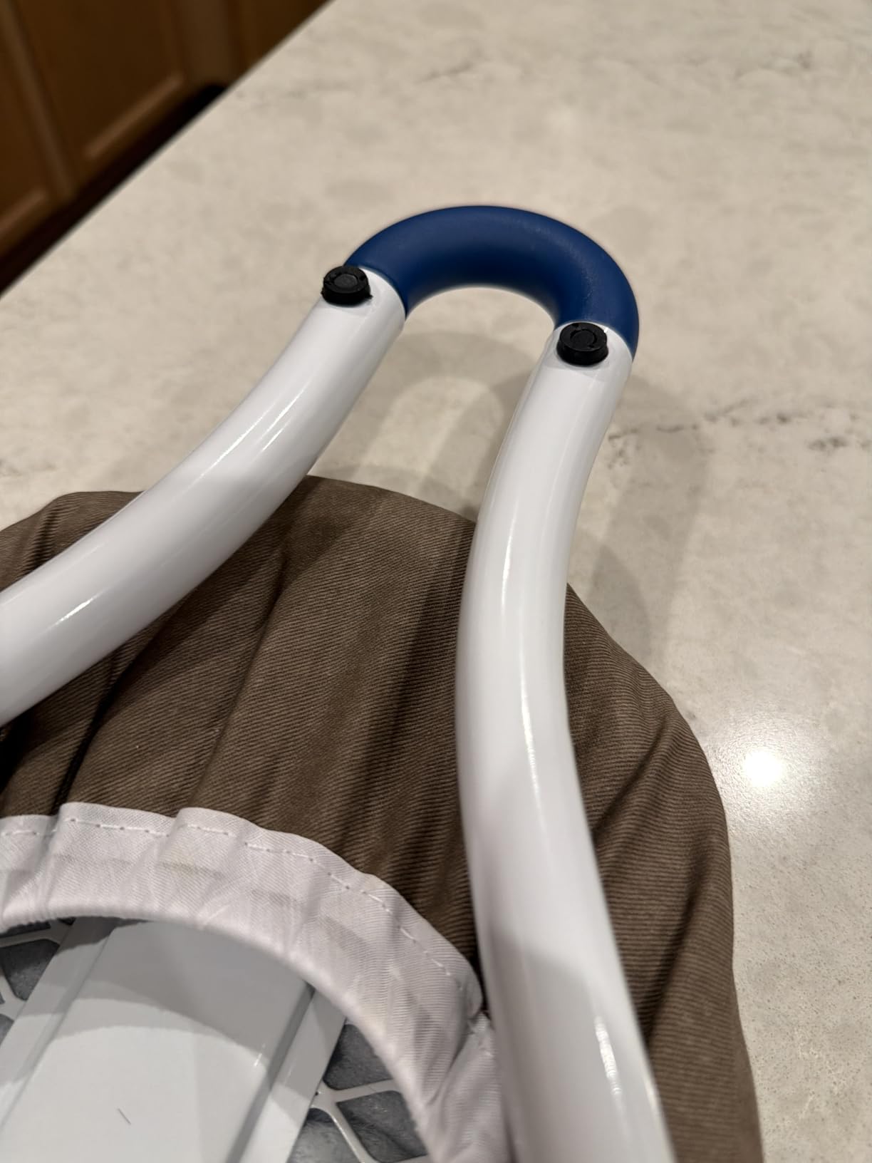 Amazon Basics Foldable Space Saving Ironing Board Tabletop with Non-Slip Feet, 77x29 cm, White, Floral customer photo 2