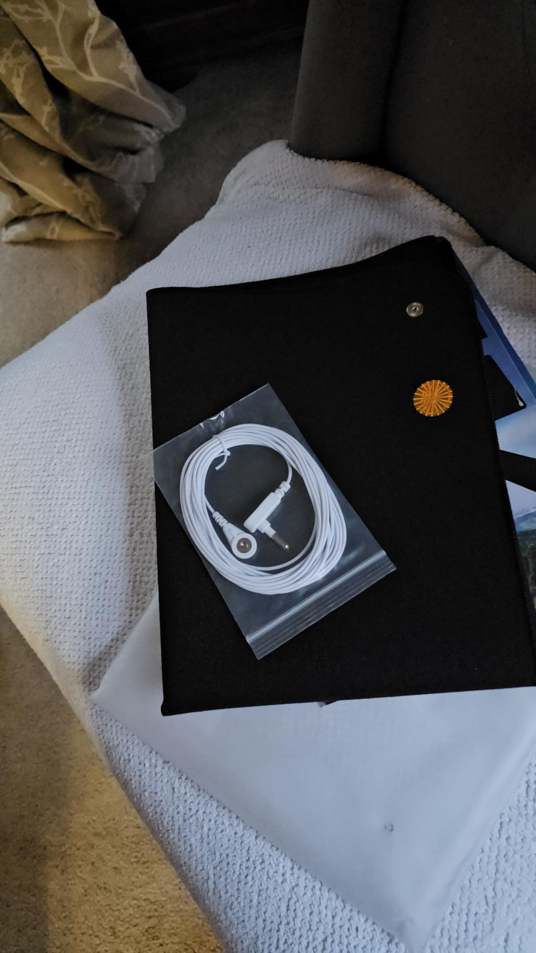 Grounding Mat,35.4x23.6 inches,Reconnect to The Earth EMF Recovery,for Foot Therapy, Universal Grounding Sleep Mat, Grounding Yoga Mat,Improve Energy,Sleep Assist and Helps with Anxiety Black customer photo 2