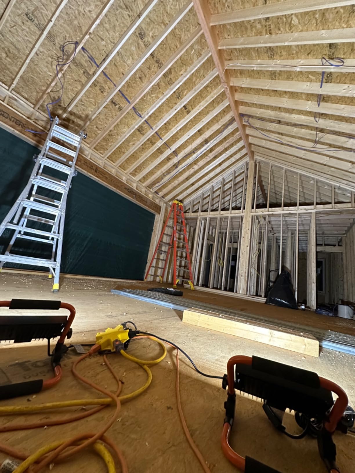 LTE 50W LED Work Light, 4300LM 500W Equivalent Portable Light IP66 Waterproof Outdoor Flood Lights 16.4FT Cable with Plug Switch, 5000K Daylight, Adjustable Job Site Lighting for Garage Workshop customer photo 2