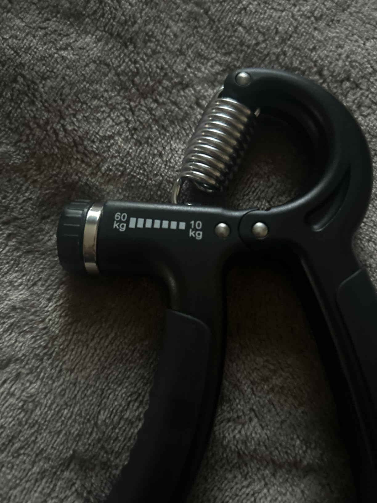 NIYIKOW Grip Strength Trainer, Hand Grip Strengthener, Grip Strengthener, Adjustable Resistance, Forearm Strengthener, Perfect for Musicians Athletes customer photo 2