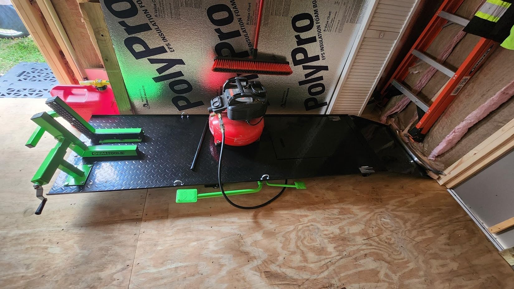 OEMTOOLS 24859 Air Hydraulic Motorcycle Lift, 1000 Lb. Capacity Mobile ATV/Motorcycle Lift Table, Heavy Duty Manual/Pneumatic Jack with Removable Ramp customer photo 2