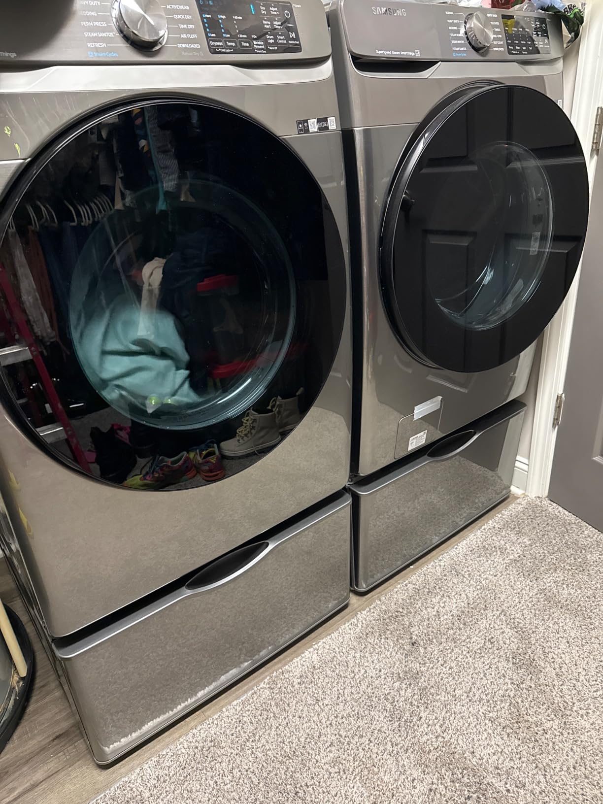 SAMSUNG 27-Inch Washer Dryer Pedestal Stand w/ Pull Out Laundry Storage Drawer, Stainless Steel, WE402NP/A3, Platinum customer photo 2