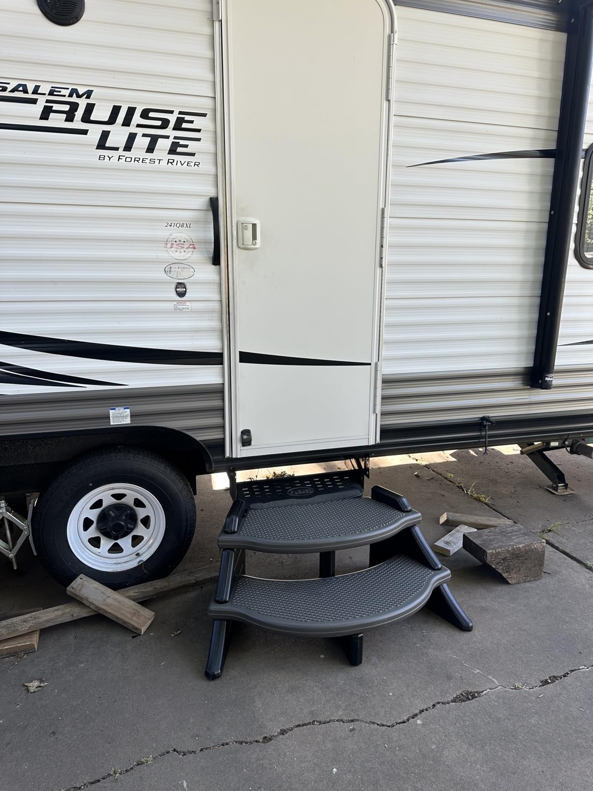 Confer Plastics The Edge Spa Step, 40-Inch Wide Hot Tub Stairs, Multipurpose Indoor/Outdoor Step Stool with Oversized Treads and 2-Tone Design, Deep Grey customer photo 1