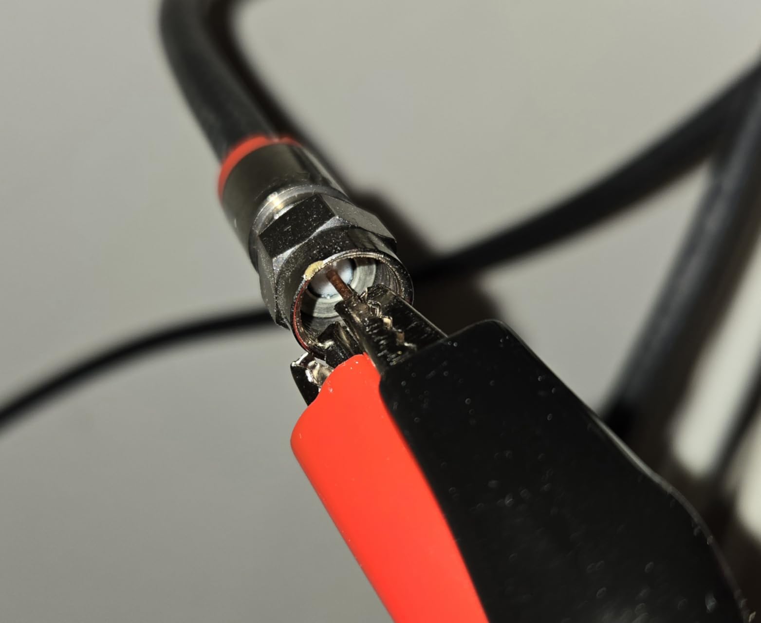 Klein Tools VDV500-705 Wire Tracer Tone Generator and Probe Kit for Ethernet, Internet, Telephone, Speaker, Coax, Video, and Data Cables RJ45, RJ11, RJ12 customer photo 1