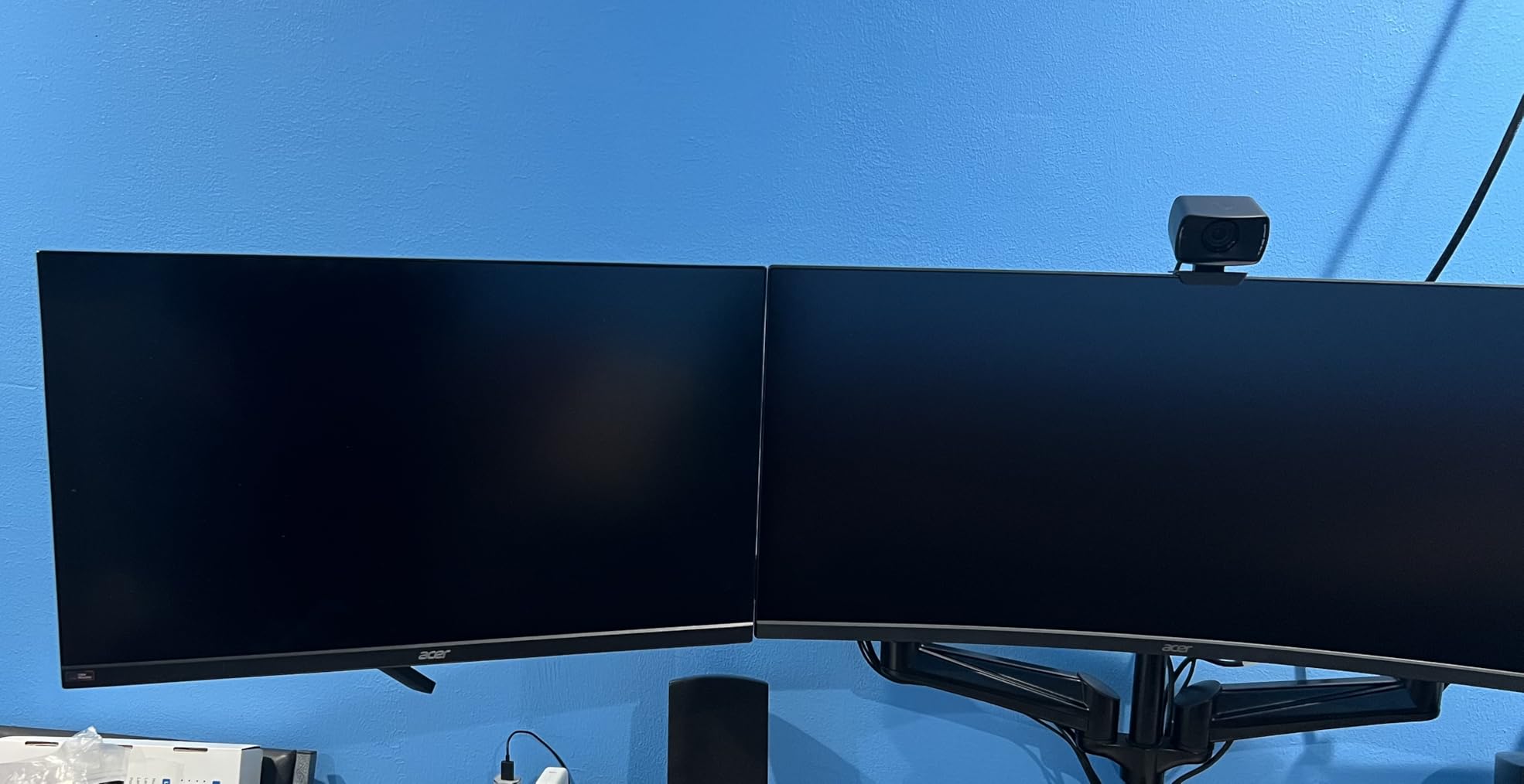 HUANUO Triple Monitor Mount for 17 to 32 inch Screens, Adjustment Gaming Triple Monitor Stand with Swivel, Tilt, Rotation, Clamp & Grommet Kit customer photo 1