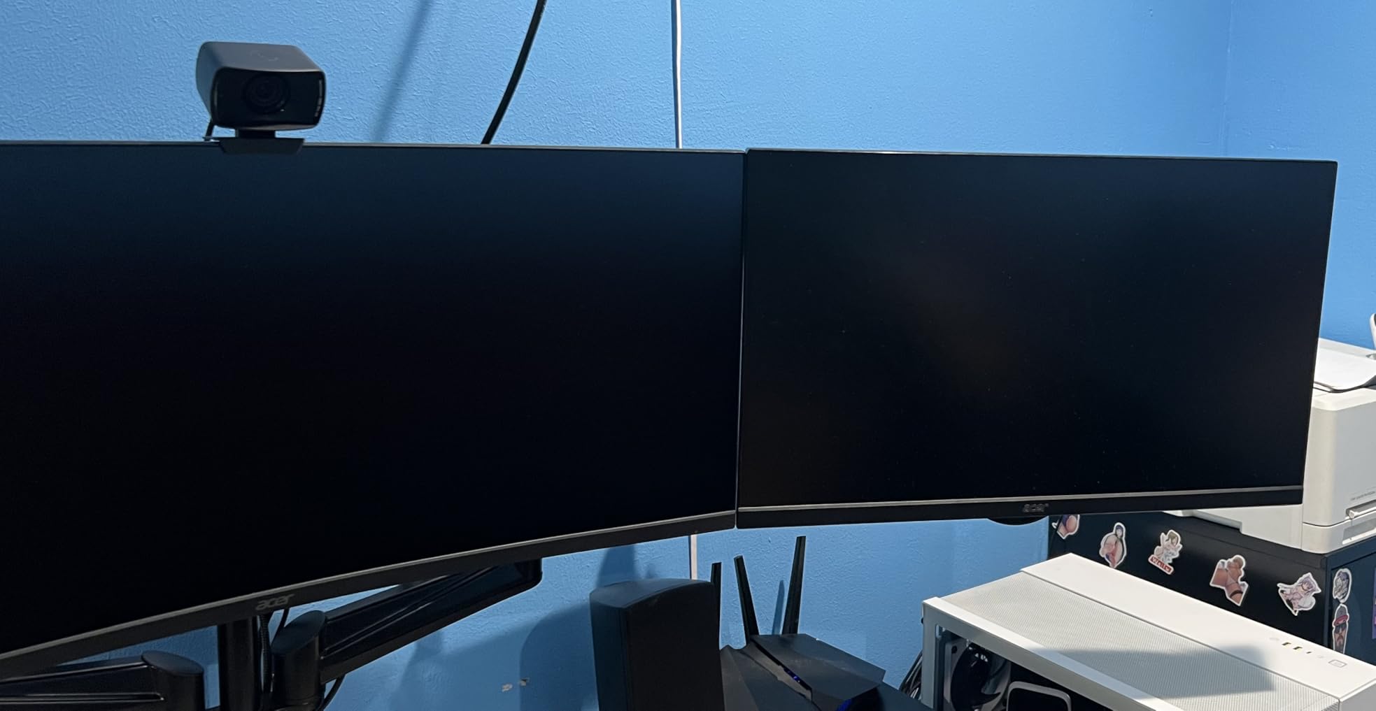 HUANUO Triple Monitor Mount for 17 to 32 inch Screens, Adjustment Gaming Triple Monitor Stand with Swivel, Tilt, Rotation, Clamp & Grommet Kit customer photo 2