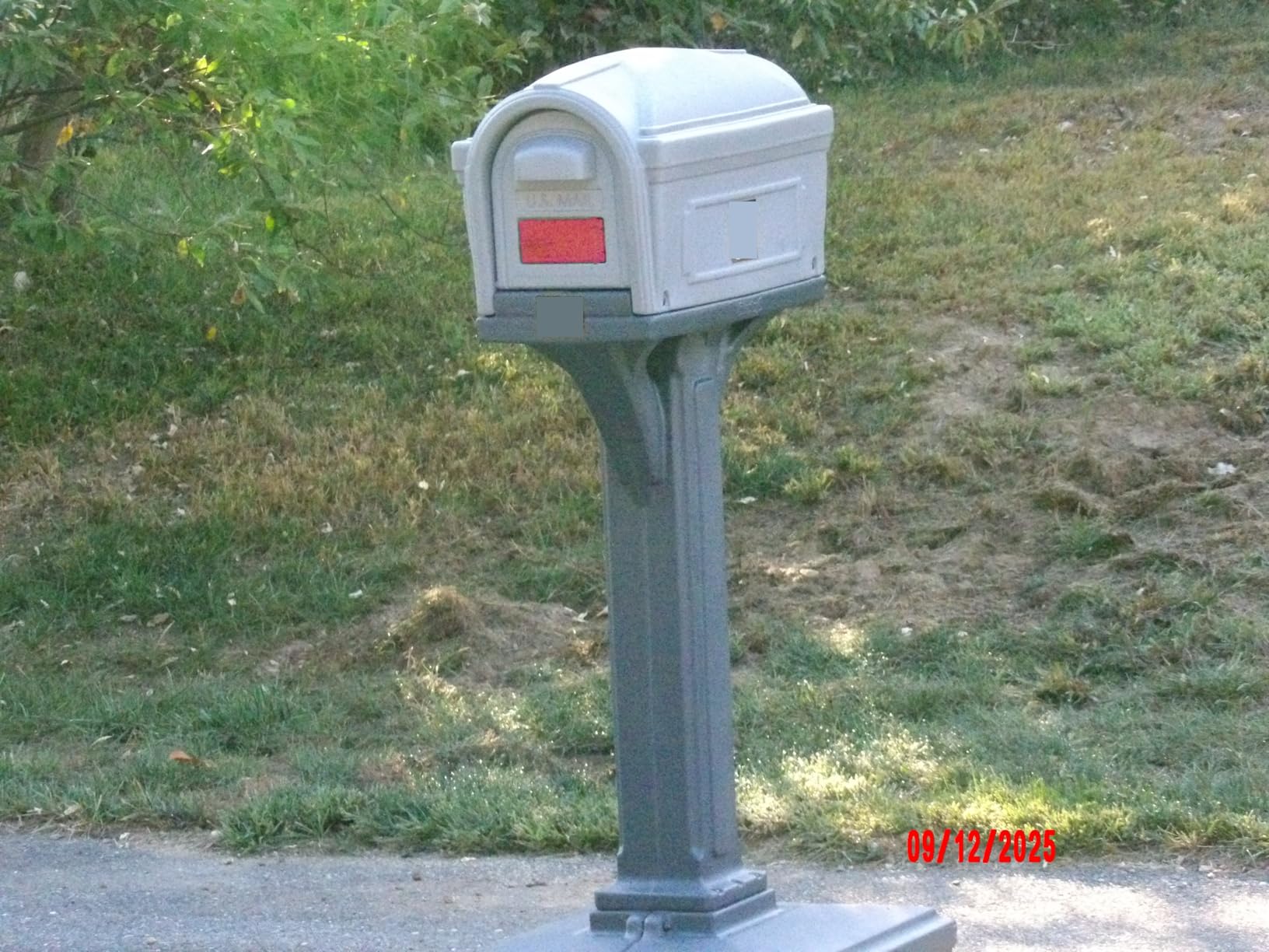 Simplay3 American Home 42002R-04 Dig-Free Easy Up Classic Mailbox - Black customer photo 1