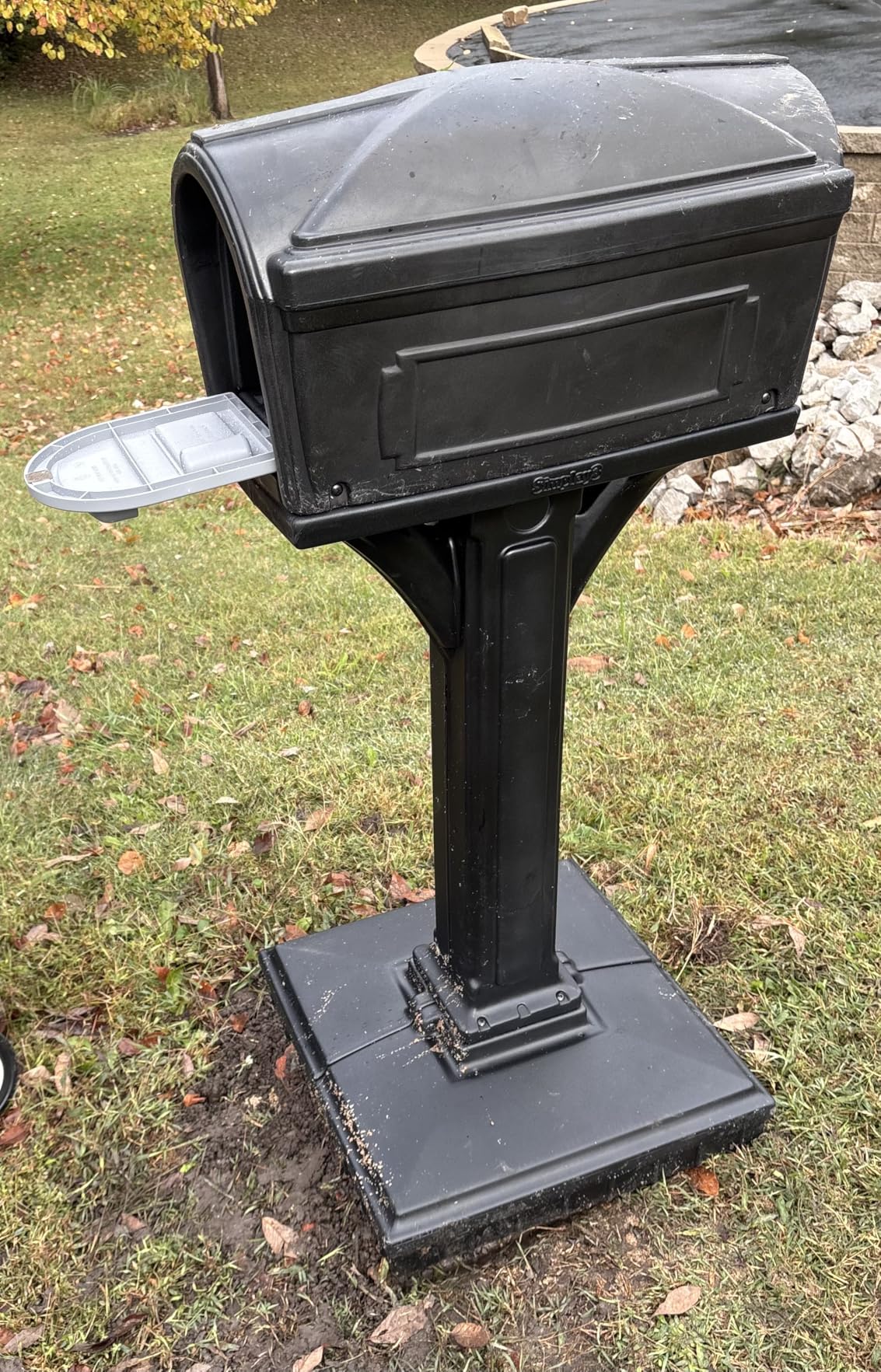 Simplay3 American Home 42002R-04 Dig-Free Easy Up Classic Mailbox - Black customer photo 2