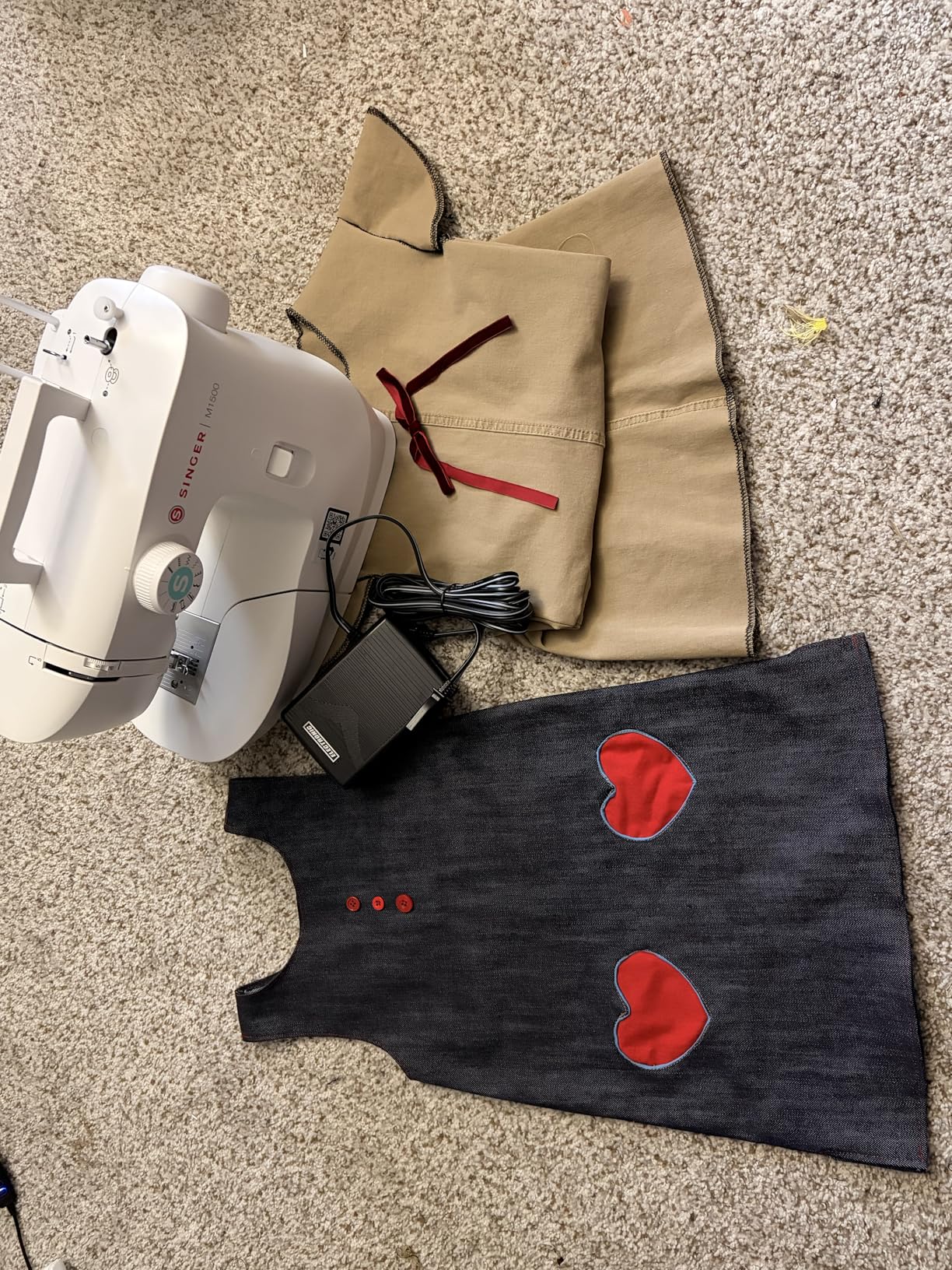 SINGER M1500 Lightweight & Portable Sewing Machine with Accessory Kit | 57 Stitch Applications, LED Light & 4-step Buttonhole | Great for Quilting, Crafts & Mending customer photo 1