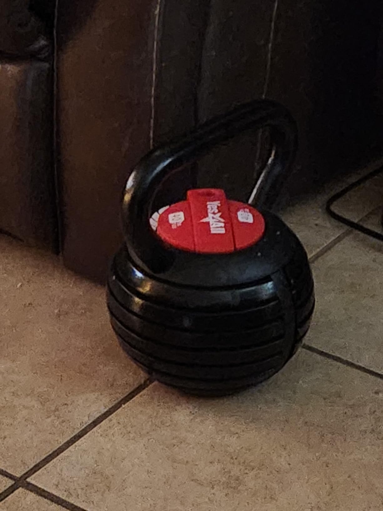 Yes4All Adjustable Kettlebell Set, 20-40 LB Weight Set, Solid Cast Iron Handle with Spacer Disks and Secure Lock, Space-Saving Kettlebell for Home Gym Strength Training, Black customer photo 2