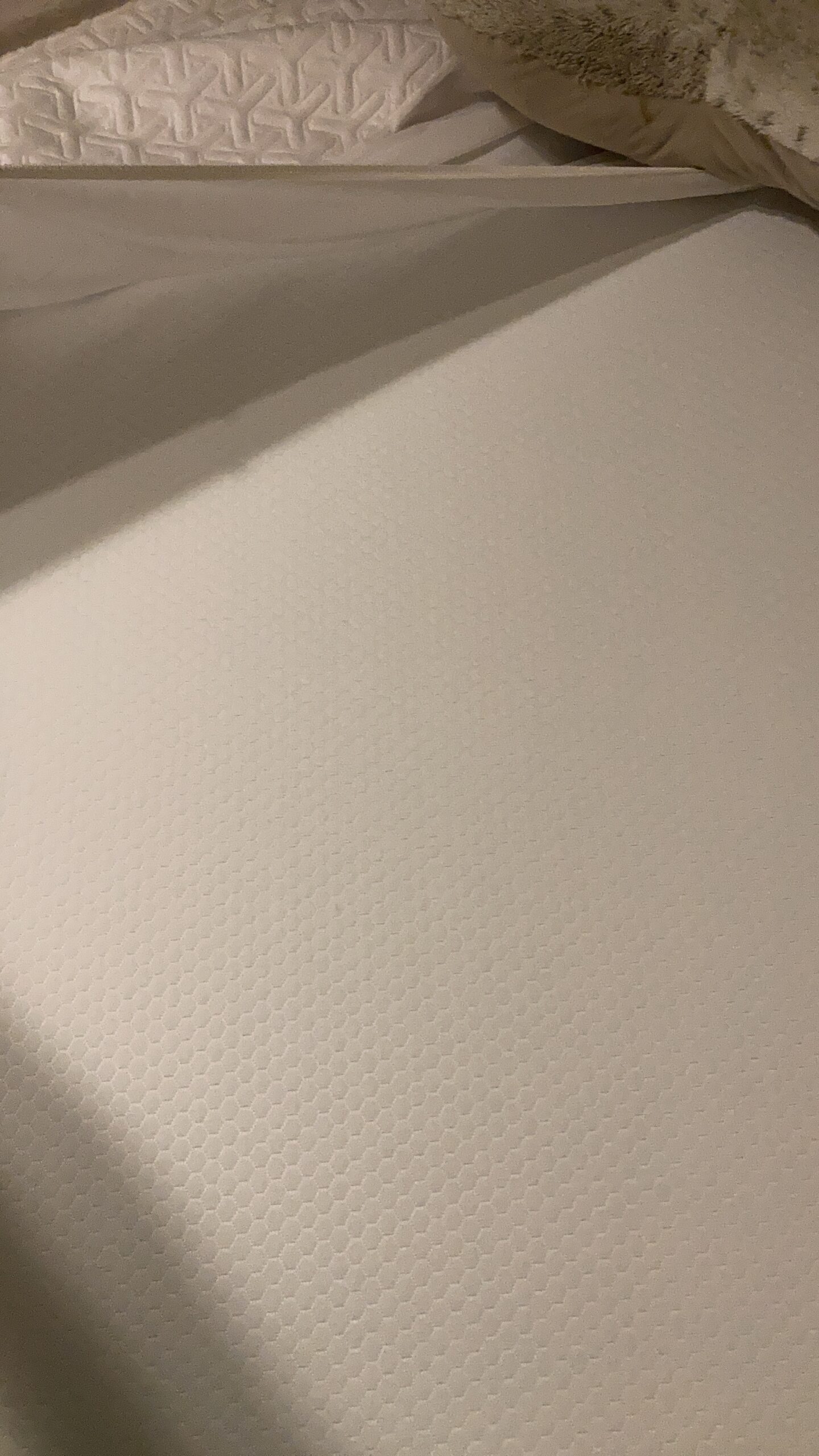 Premium Waterproof Mattress Protector Queen Size, 4D Air Cooling 300GSM Mattress Cover, Breathable All-Round 360° Bed Mattress Pad Noiseless Vinyl Free (White, Queen) customer photo 1