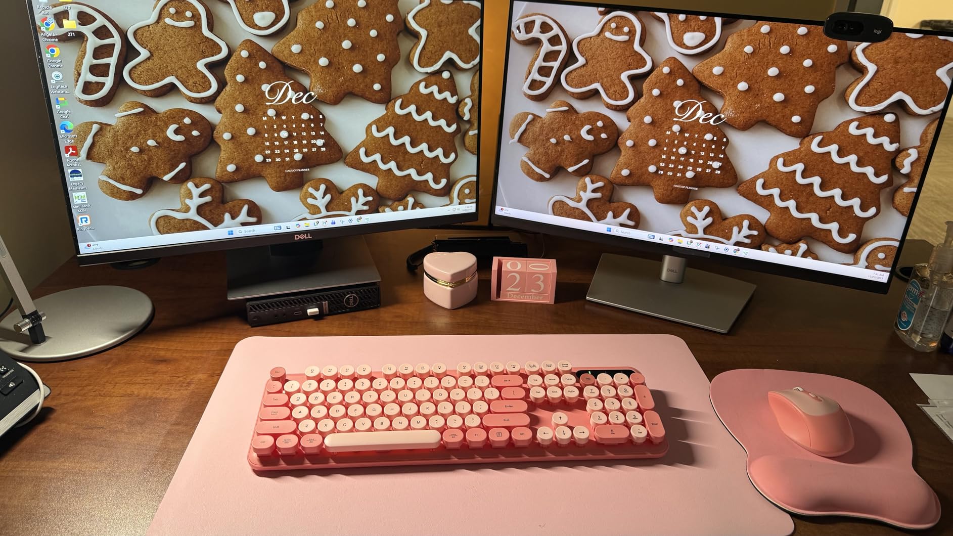 EooCoo Ergonomic Mouse Pad with Wrist Support, Mousepad with Memory Foam Wrist Rest and Non-Slip Base for Computer, Cafe, Home & Office, 9.64 x 8.26 in Office Desk Accessories customer photo 2