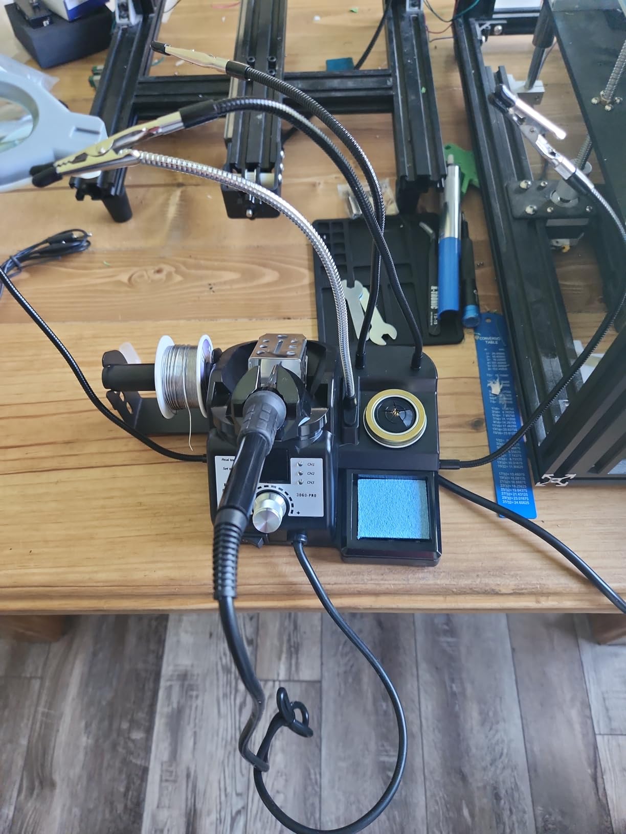 X-Tronic 3060-PRO • 75W Soldering Iron Station Kit • 5 Extra Tips • Mini Mag Lamp • 4 Helping Hands • Solder Sucker • Tweezers • 50g Solder • Brass Sponge w/Flux • Sleep Func, °C/°F, 3 Temp Presets! customer photo 2