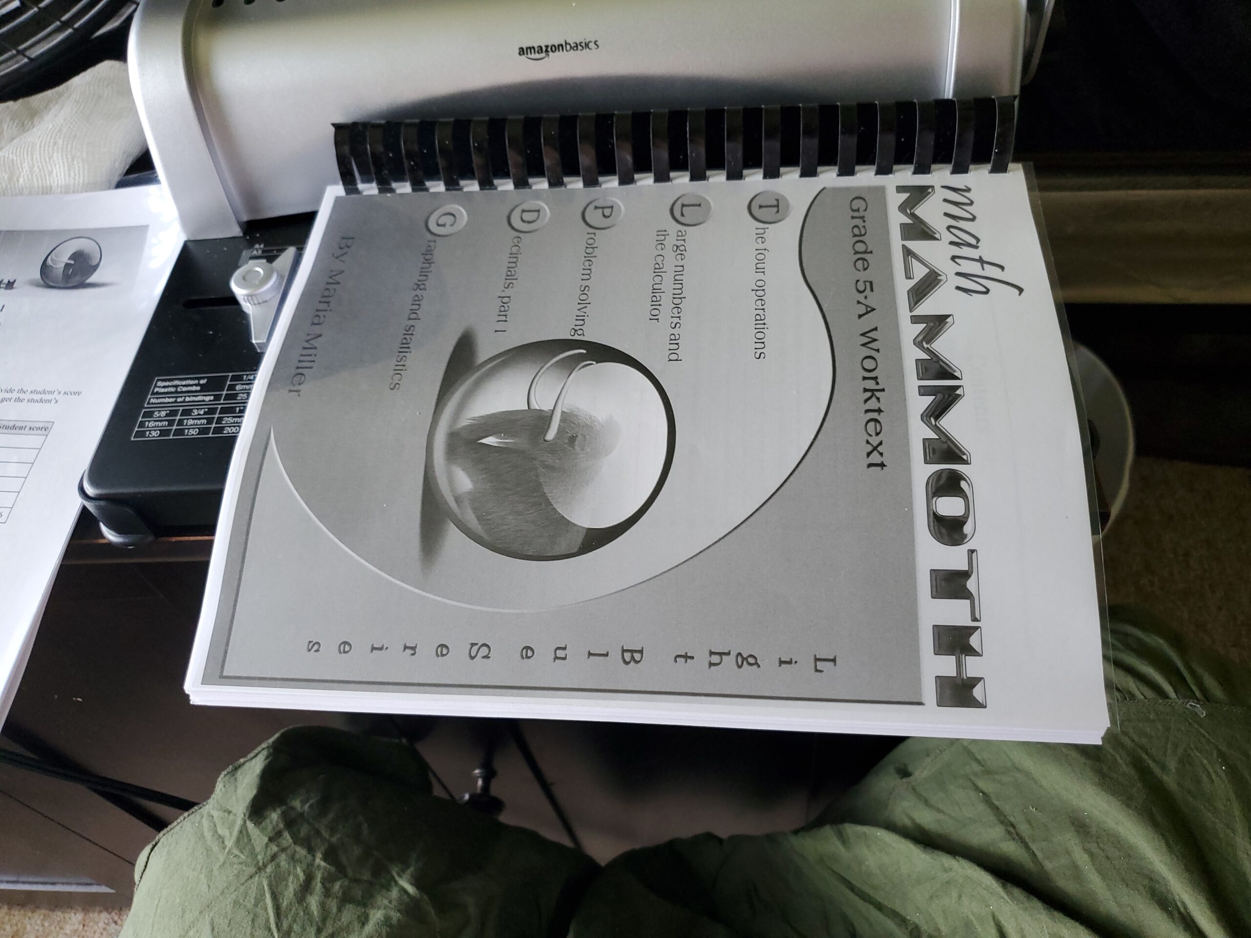 Amazon Basics Comb Binding Machine, 350 Sheets Capacity customer photo 1