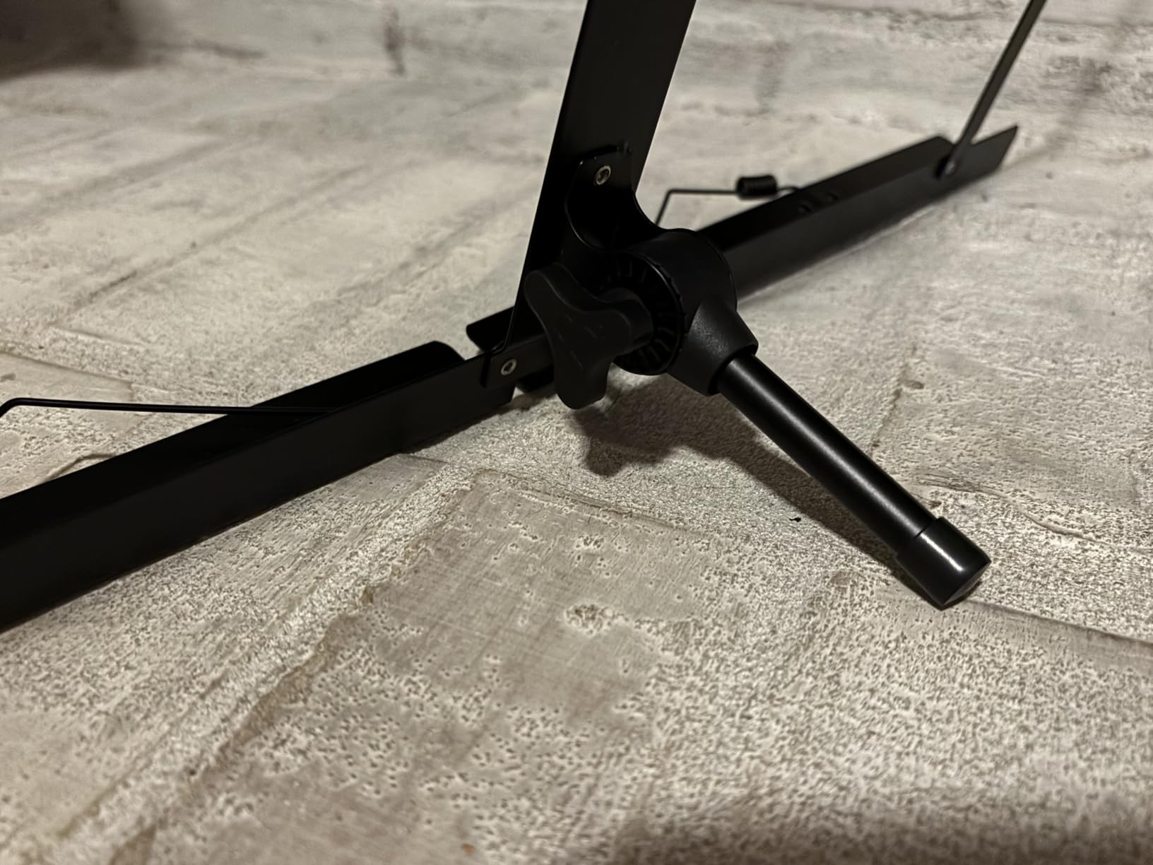 CAHAYA Portable Sheet Music Stand: Dual Use Desktop Book Holder Folding Lightweight Extra Stable Reinforced with Carrying Bag and Clip for Students Musicians Height Adjustable up to 54.3