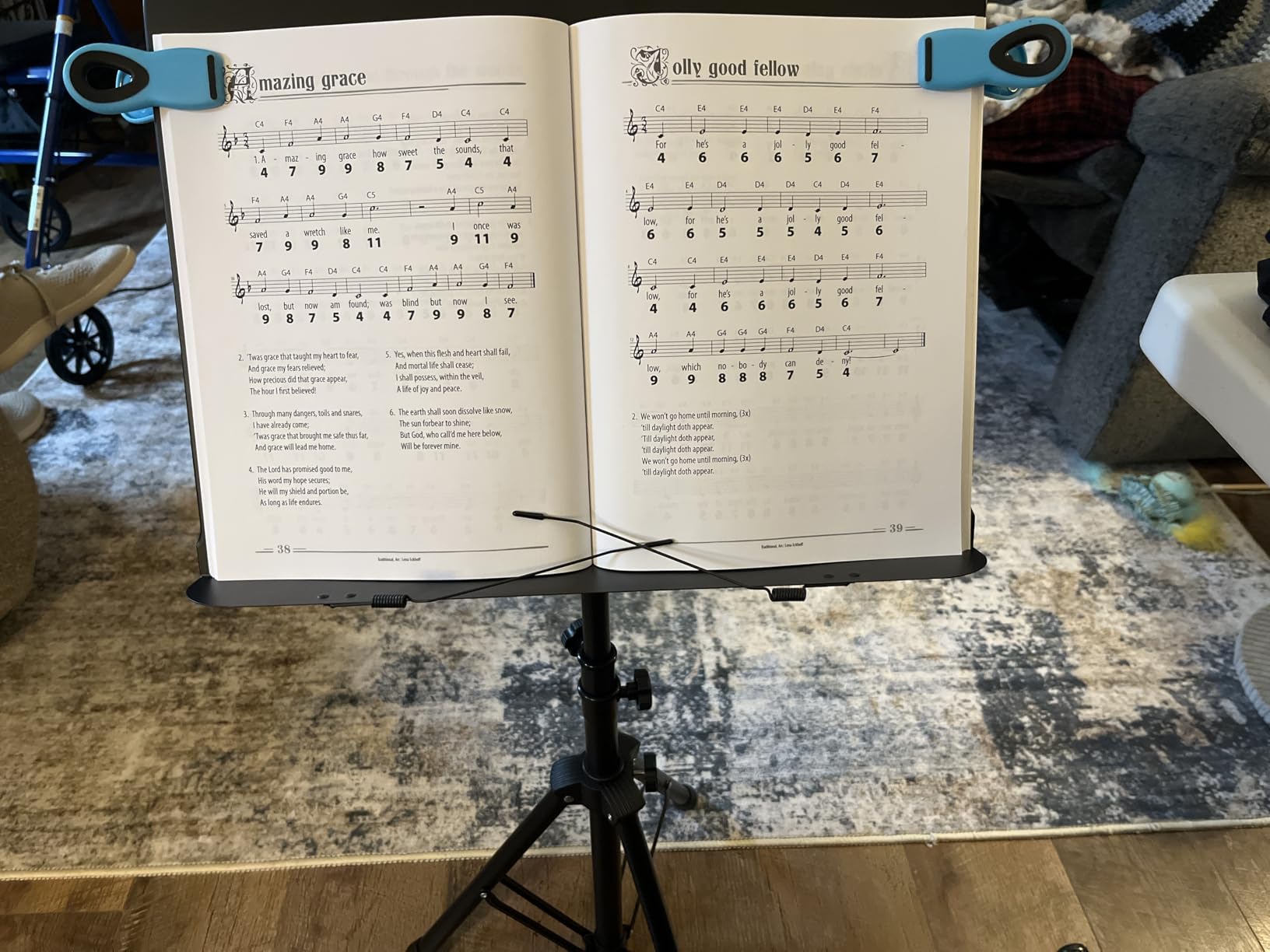 CAHAYA Portable sheet music stand: 3 in 1 Dual-use Sheet Music Stand & Desktop Book Stand Adjustable 31.4-55.9 in with Book Stand Support, Carrying Bag customer photo 1